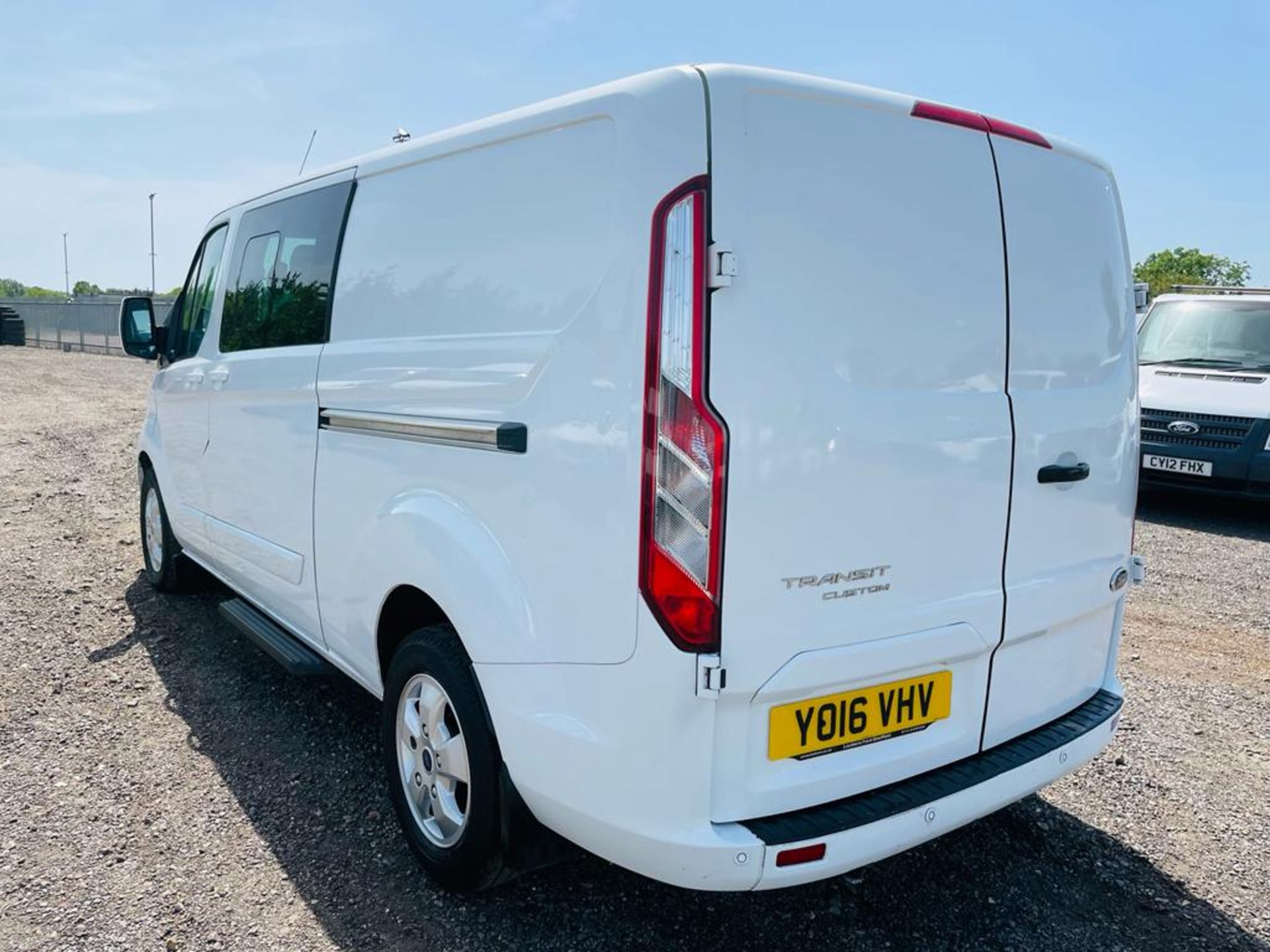 **ON SALE** Ford Transit 2.0 TDCI 290 Limited 130 L2 H1 Crew Van 2016 '16 Reg' A/C - Bluetooth Pack - Image 8 of 27