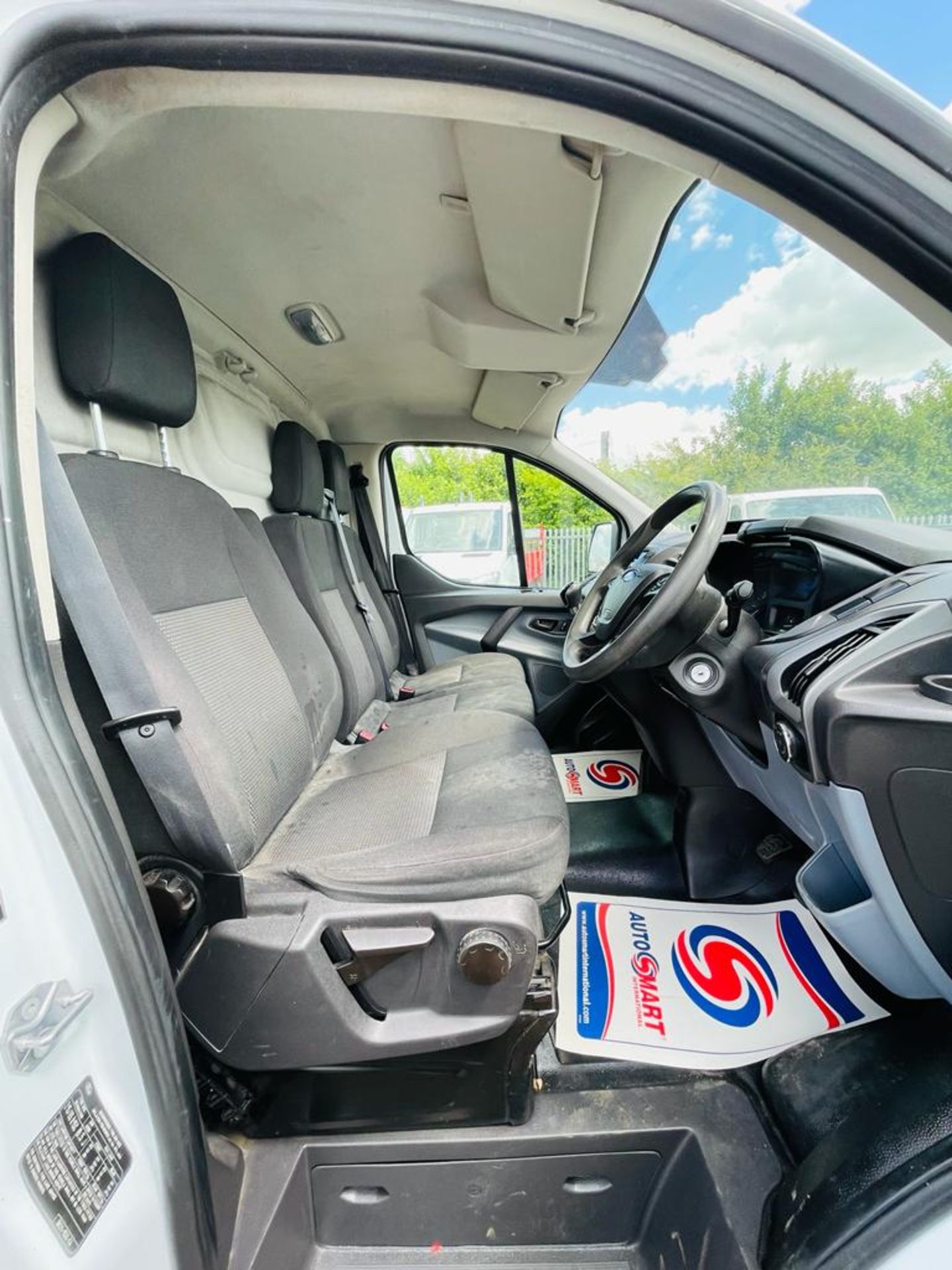 ** ON SALE ** Ford Transit Custom 2.2 TDCI 290 Eco-Tech 2015 '15 Reg' - Panel Van - L1 H1 - Image 14 of 19