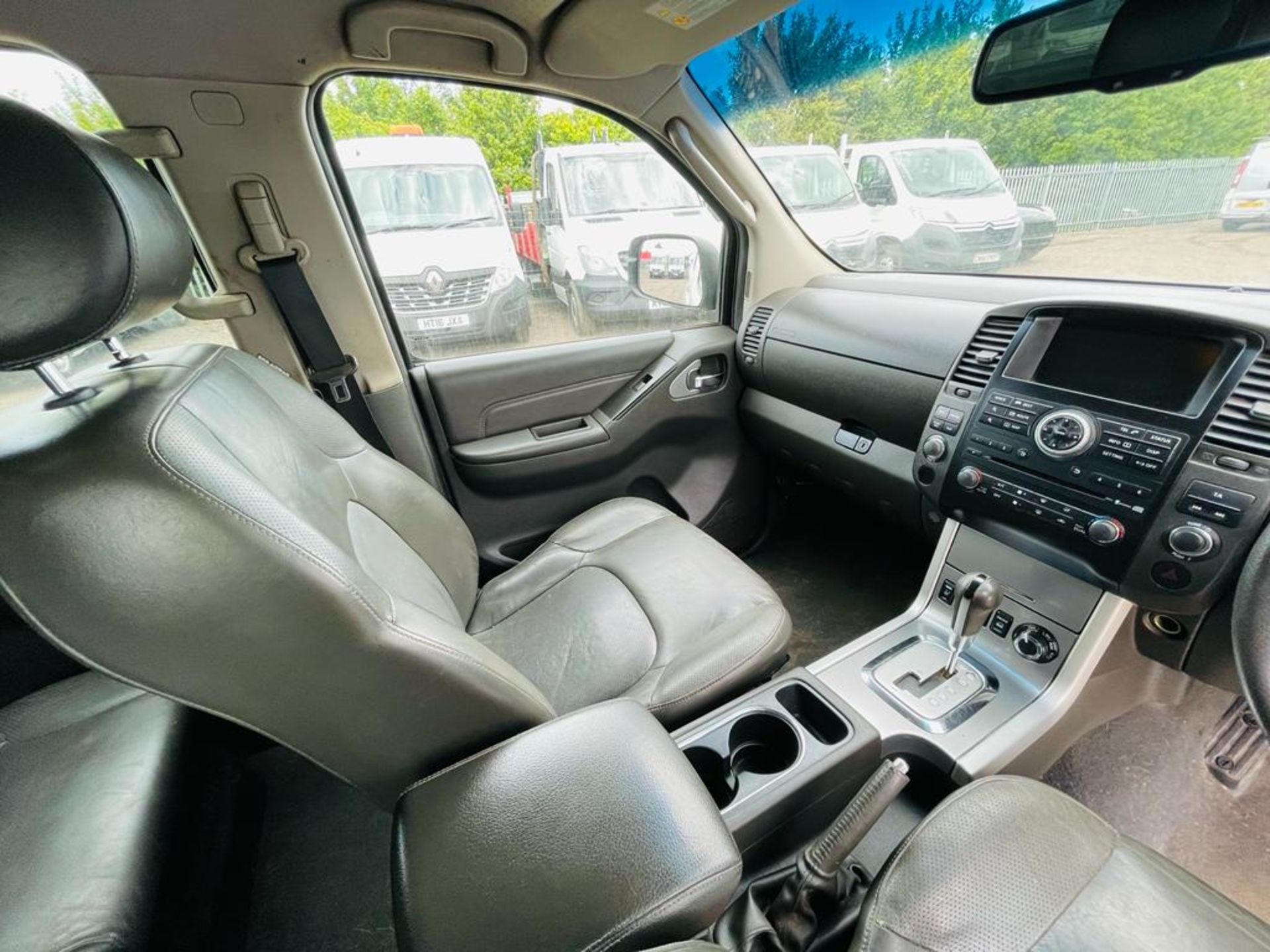 Nissan Navara 2.5 DCI Tekna Automatic 4WD 2012 '12 Reg' Sat Nav - A/C - Bluetooth - Image 11 of 25