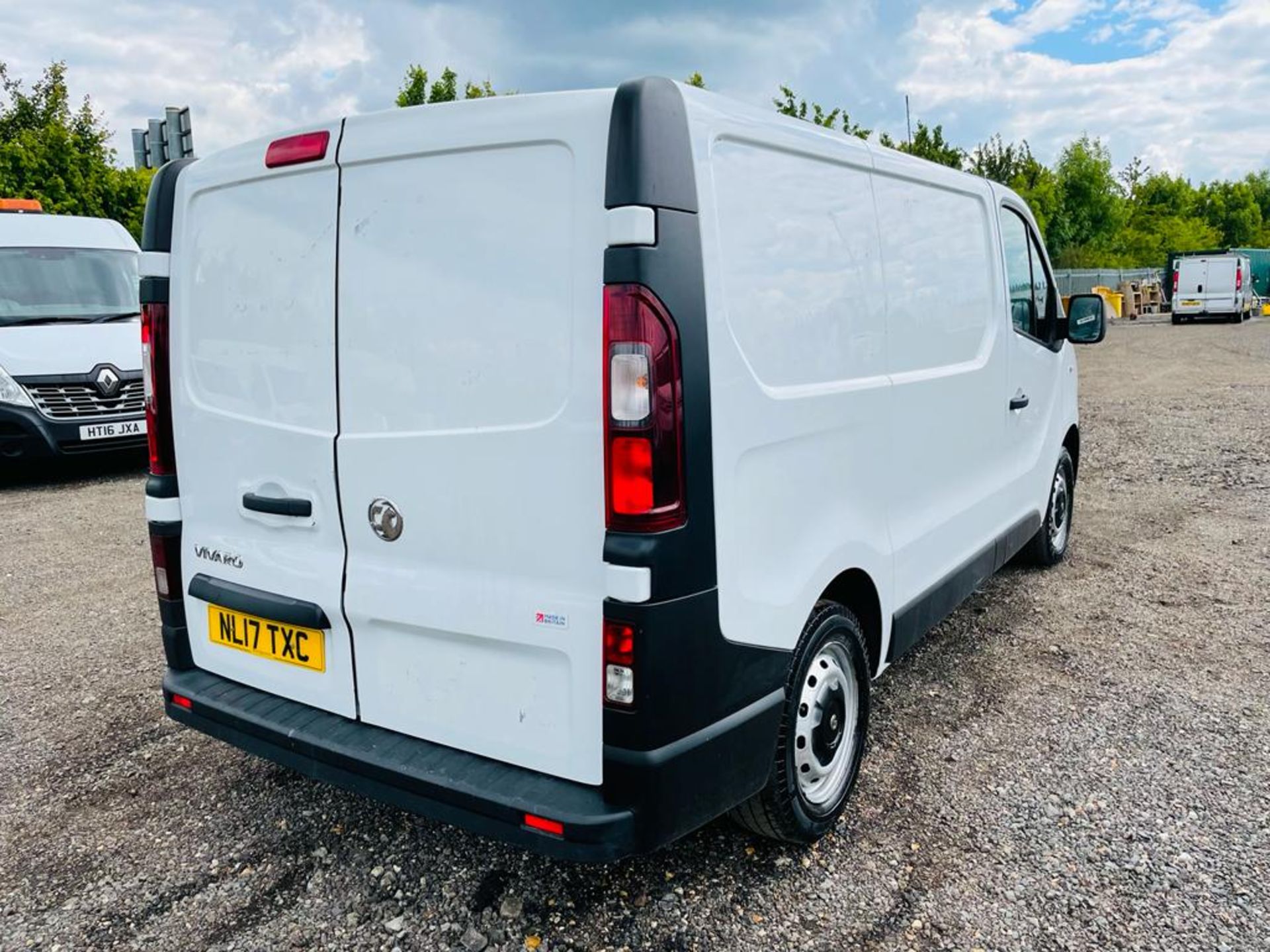 Vauxhall Vivaro 1.6 CDTI 2700 BlueInjection L1 H1 2017 '17 Reg' Euro 6 - ULEZ Compliant - Image 9 of 17