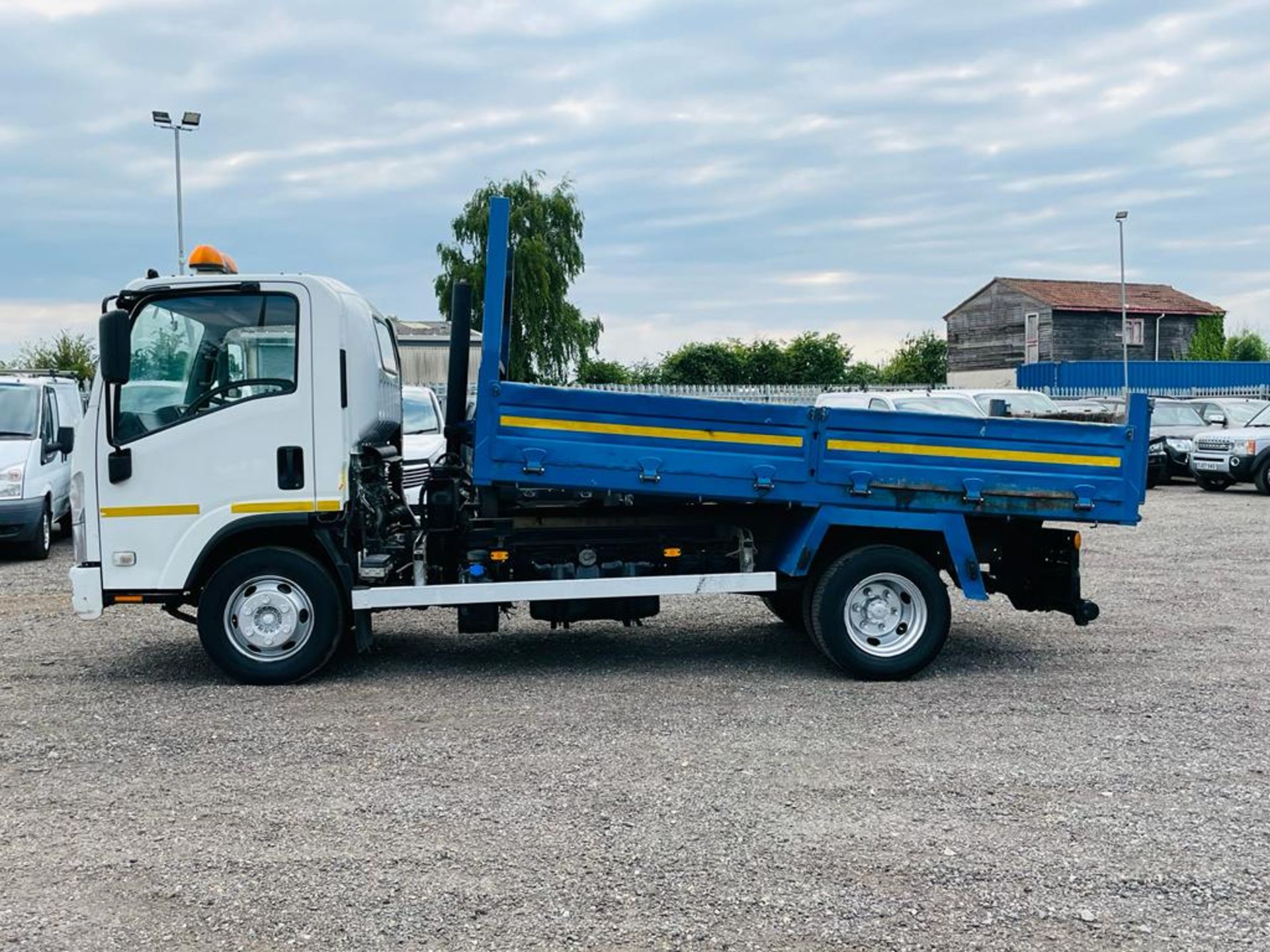 ** ON SALE ** Isuzu Truck Urban 3.0L AdBlue Tipper 2015 '15 Reg' ULEZ Compliant - Twin Rear Axle - Image 4 of 27