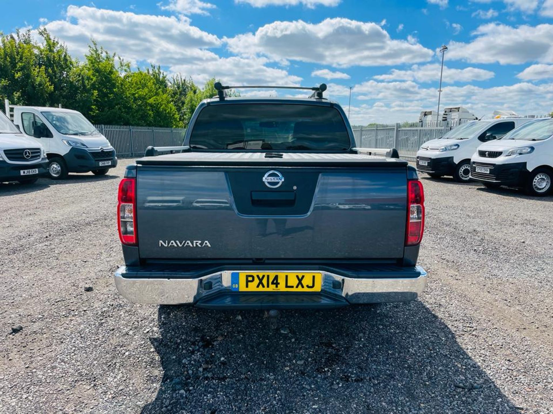 ** ON SALE ** Nissan Navara Tekna 2.5 DCI 190 4WD 2014 '14 Reg' Sat Nav - A/C - Cruise Control - Image 6 of 30