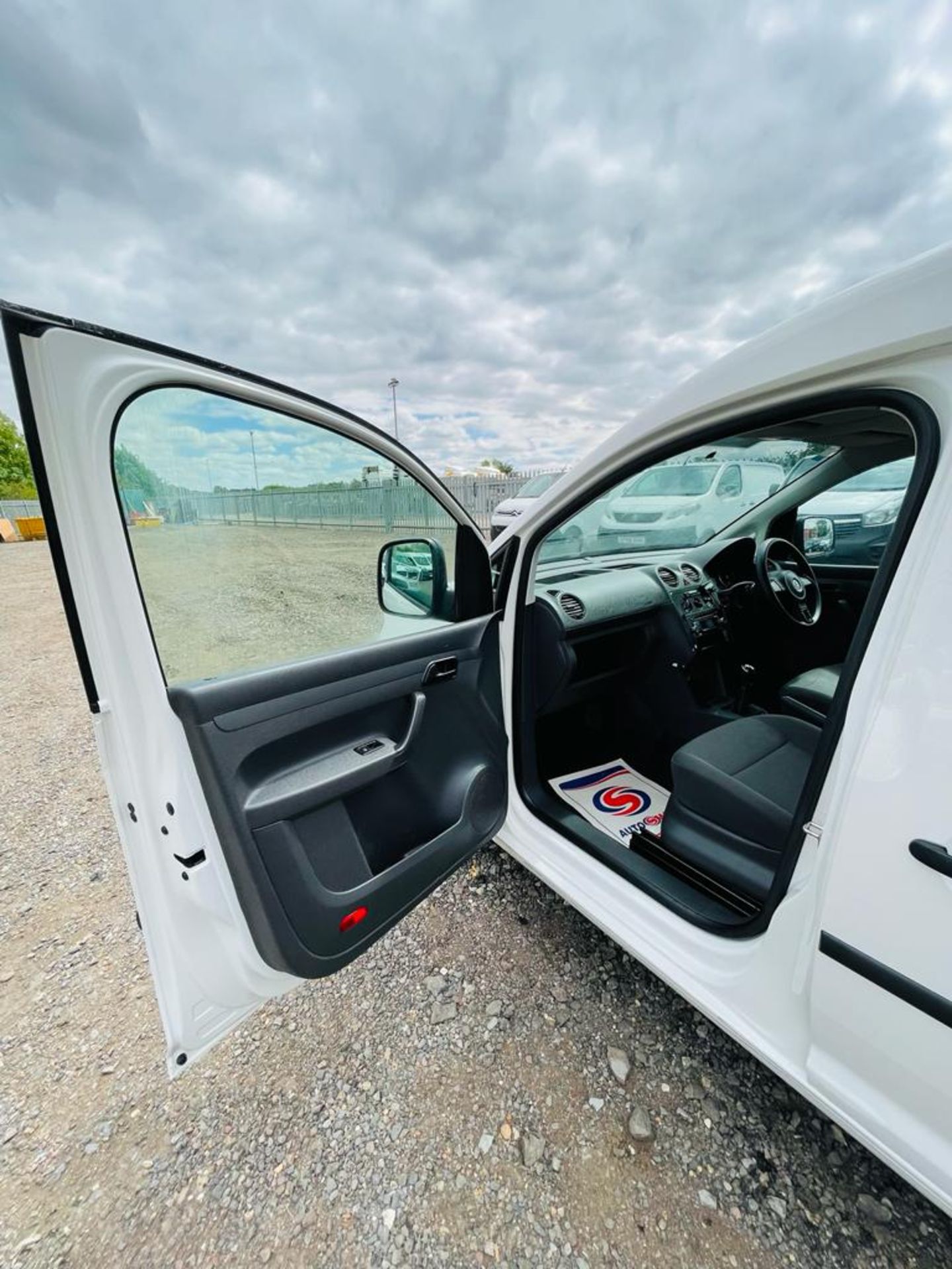 ** ON SALE ** Volkswagen Caddy C20 1.6 TDI StartLine 102 2015 '15 Reg' Panel Van - Very Economical - Image 23 of 27