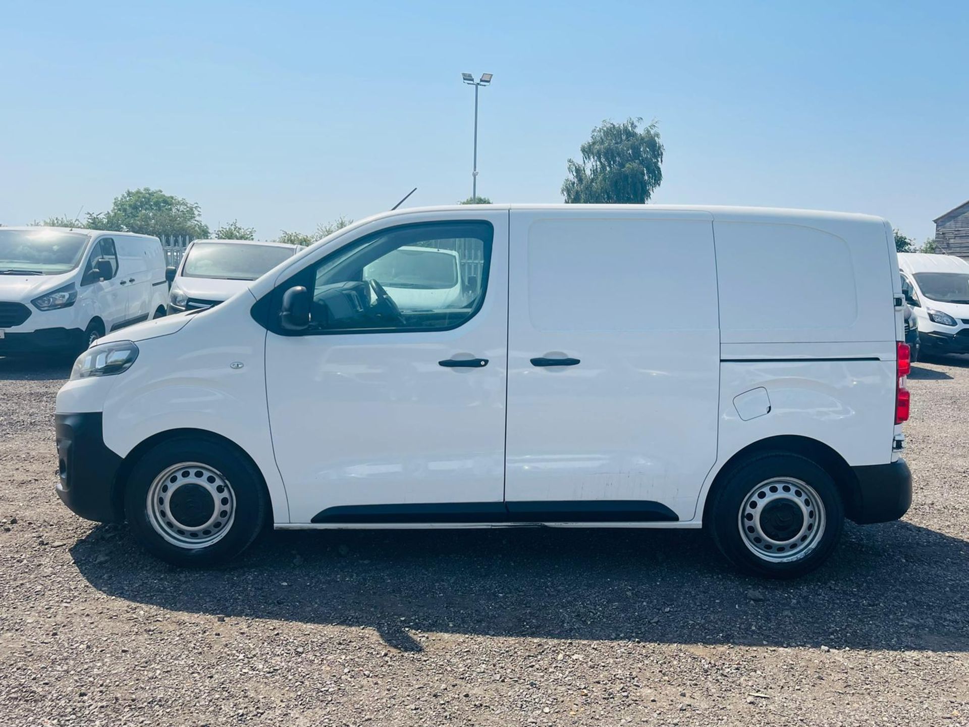 ** ON SALE ** Citroen Dispatch 1.6 BlueHdi 95 Enterprise '18 Reg' A/C - Bluetooth - Panel Van - Image 11 of 50