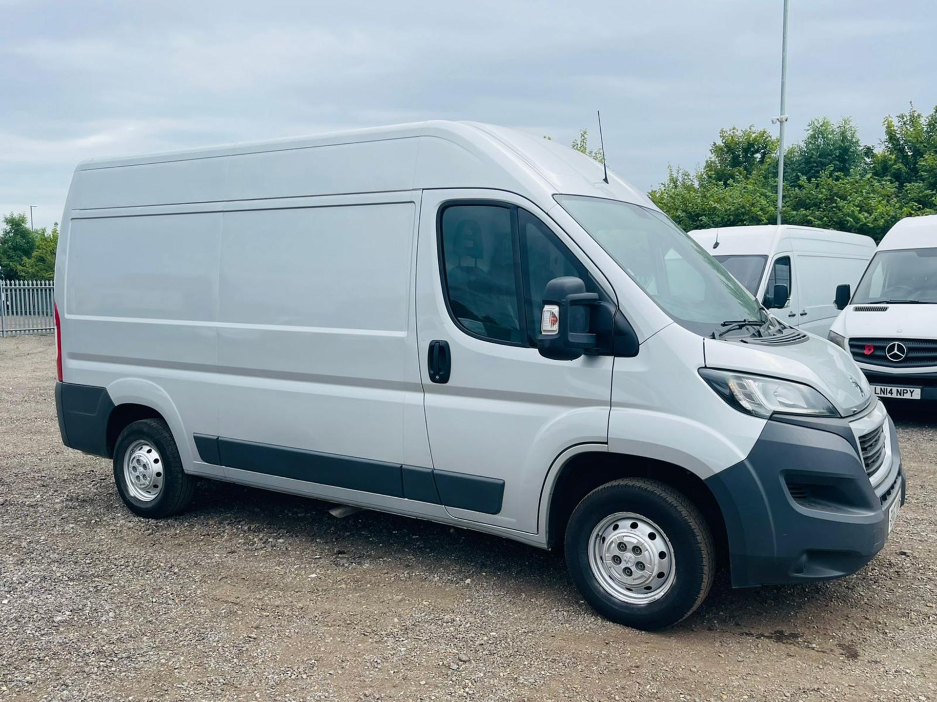 ** ON SALE ** Peugeot Boxer Professional 2.0 BlueHDI L2 H2 2017 '67 Reg' A/C - ULEZ Compliant - Image 13 of 21