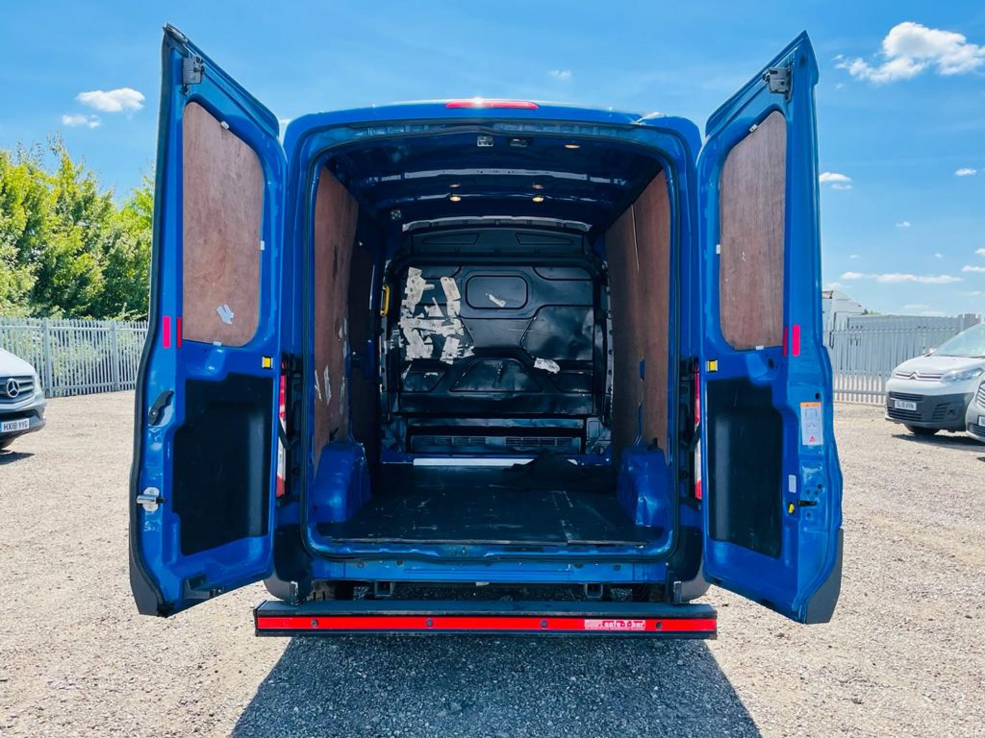 Ford Transit 2.2 TDCI T350 100 RWD L2 H2 2016 '66 Reg' Euro 6b - ULEZ Compliant - Panel Van - Image 11 of 22