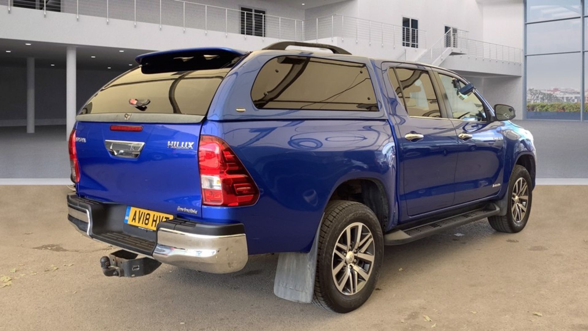 ** ON SALE ** Toyota Hilux 2.4 D-4D INVINCIBLE 150 Auto 4WD 2018 '18 Reg' AC - Sat Nav - Image 4 of 7