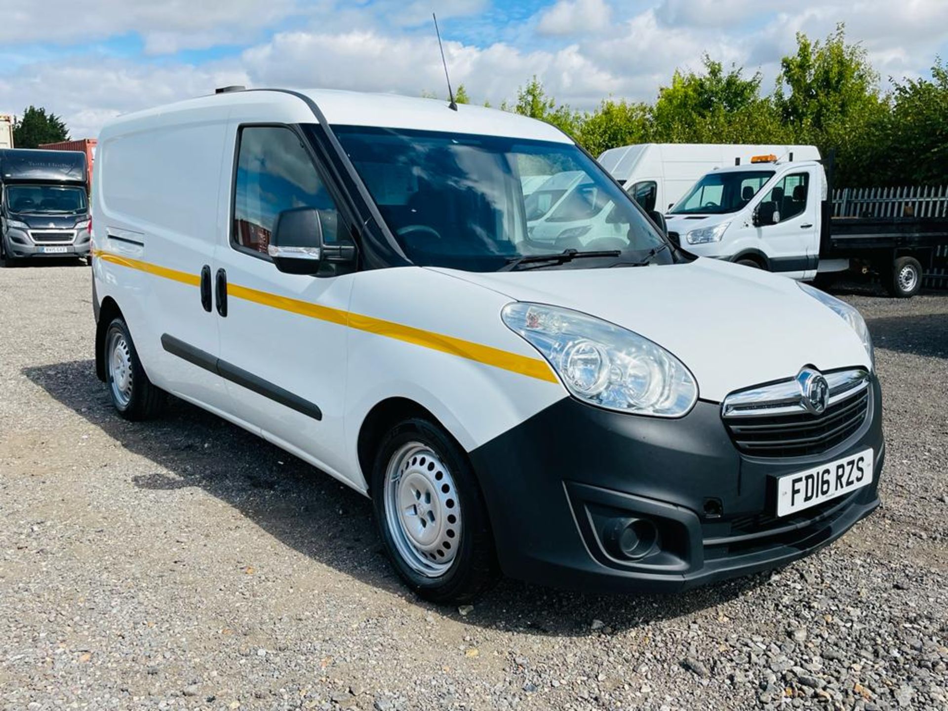 ** ON SALE ** Vauxhall Combo 1.6 CDTI 105 2300 L2 H1 S/S 2016 '16 Reg' A/C - Panel Van