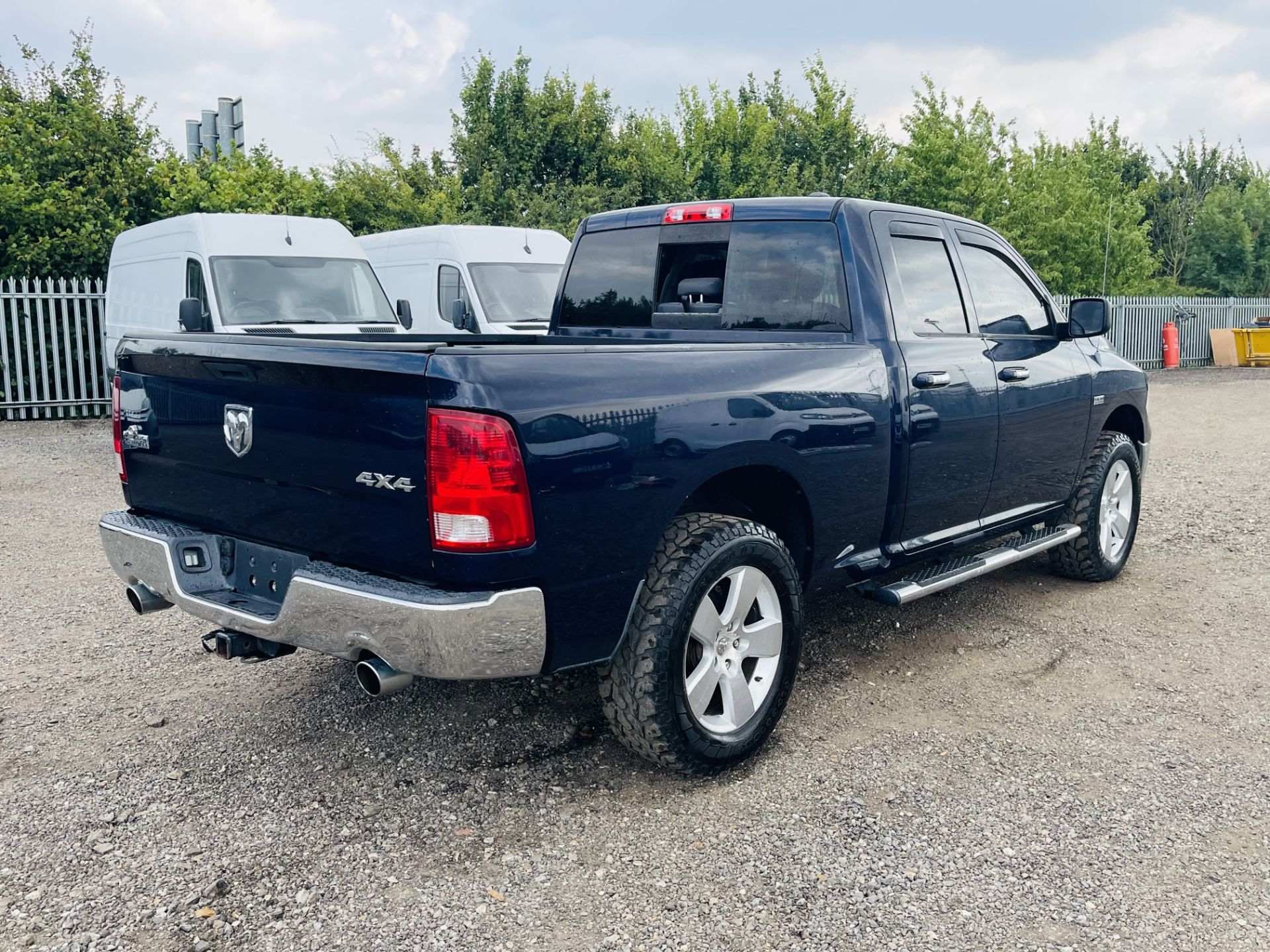 ** ON SALE ** Dodge Ram 5.7 Hemi V8 1500 ** BIG HORN ** Quad Cab - ' 2012 ' 4WD - A/C - LHD - - Image 9 of 25