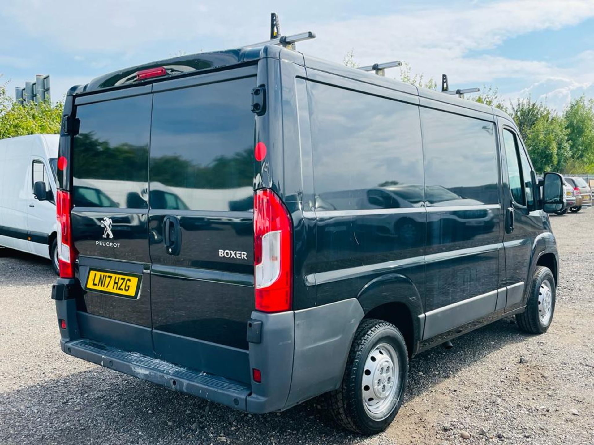 ** ON SALE ** Peugeot Boxer 2.0 BlueHDI 110 L1 H1 Professional 2017 '17 Reg' - A/C - Sat Nav - Image 9 of 22