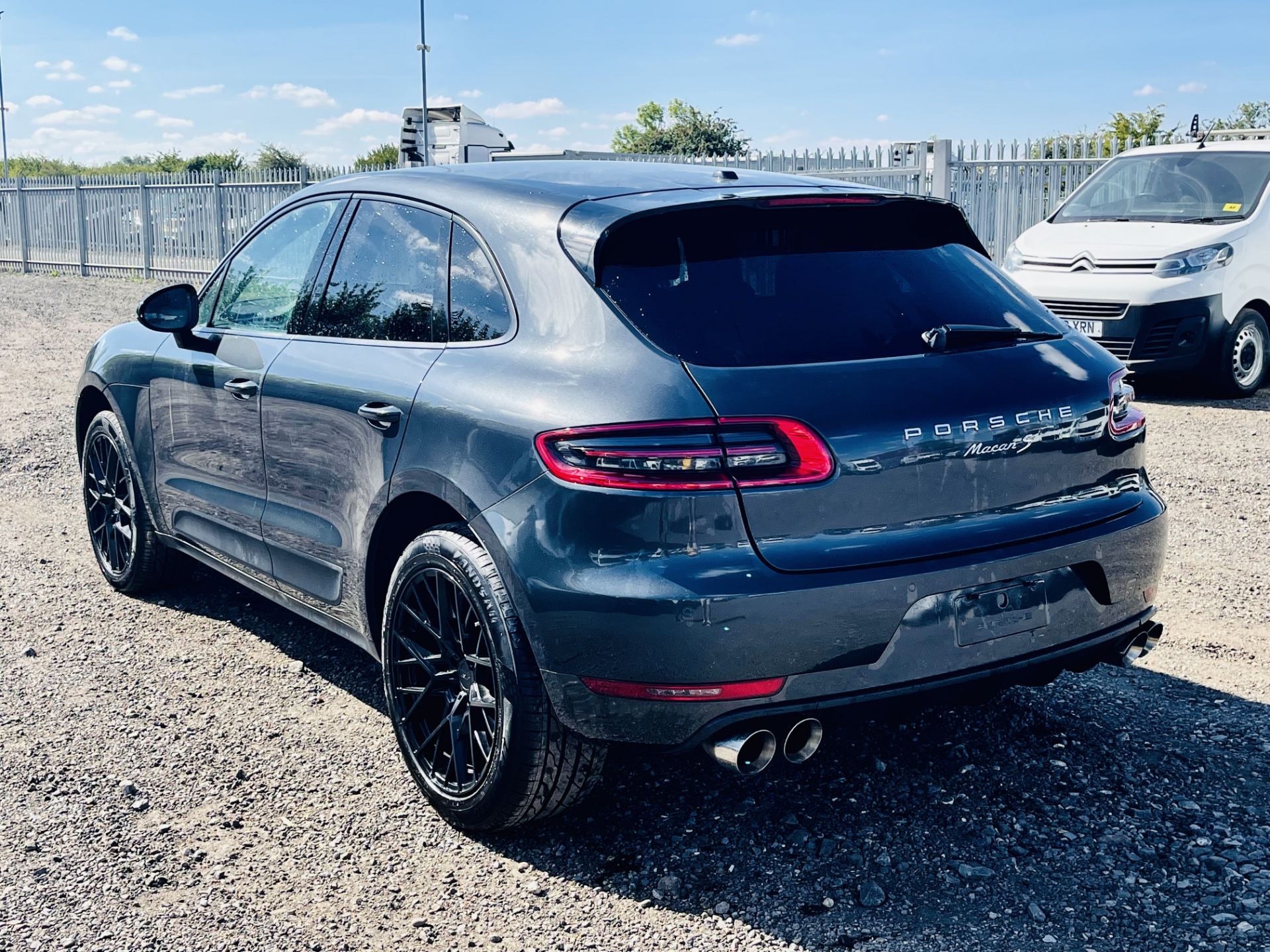 ** ON SALE ** Porsche Macan S 2.0L AWD PDK ' 2018 Year ' Sat Nav - ULEZ Compliant - Chrono Pack - Image 7 of 43