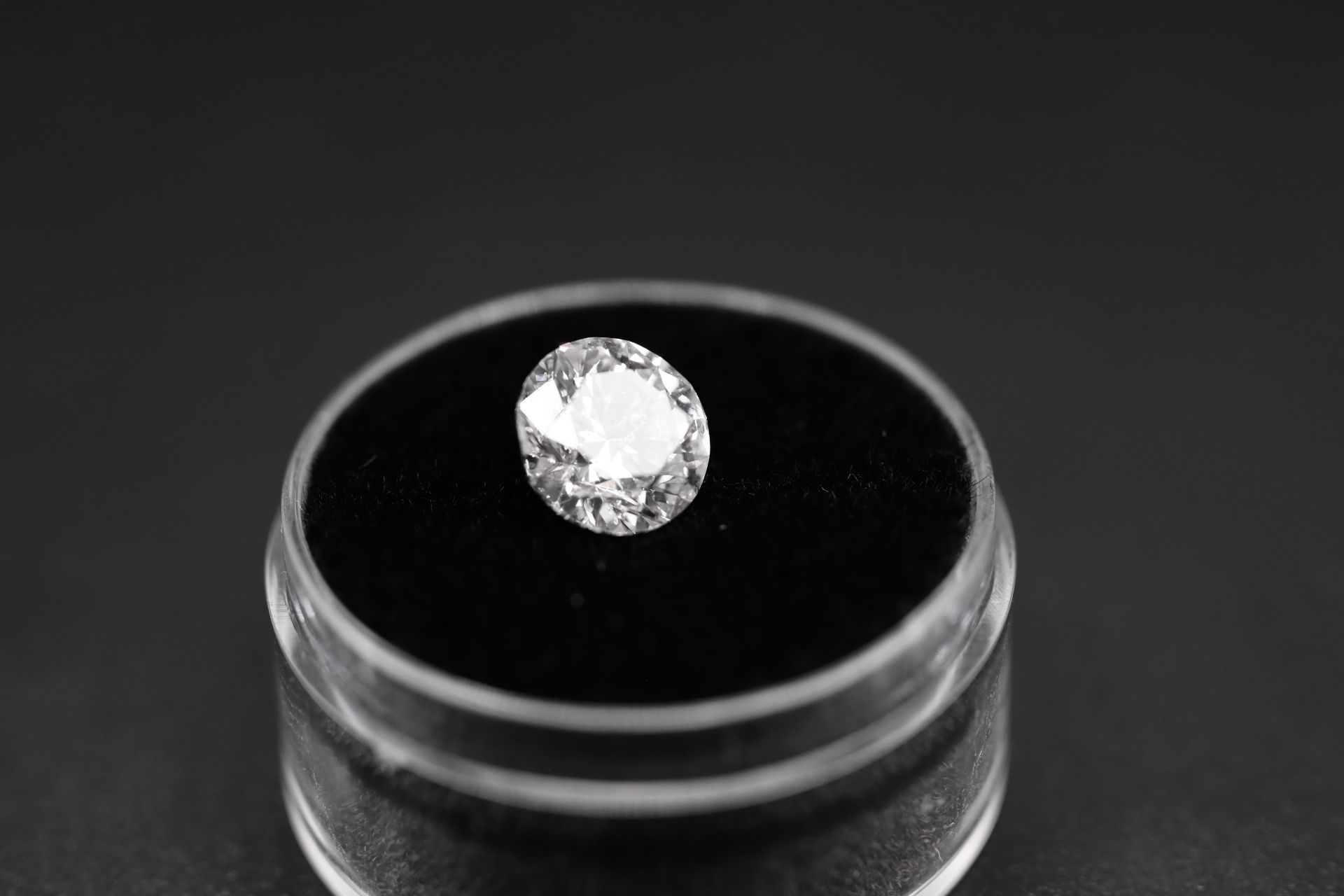 Round Brilliant Cut Natural Diamond 2.01 Carat Colour D Clarity VS1 - DGI Certificate - Image 2 of 24