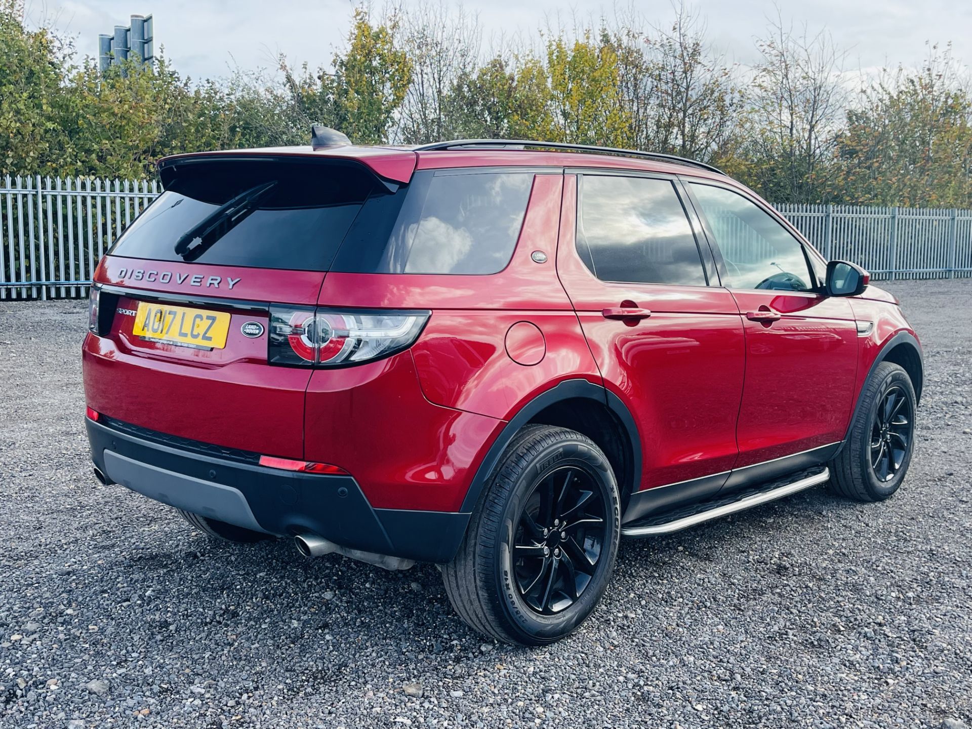 ** ON SALE ** Land Rover Discovery Sport SE Tech 2.0 TD4 2017 '17 Reg' 7 Seats - Sat Nav - A/C - Image 11 of 36