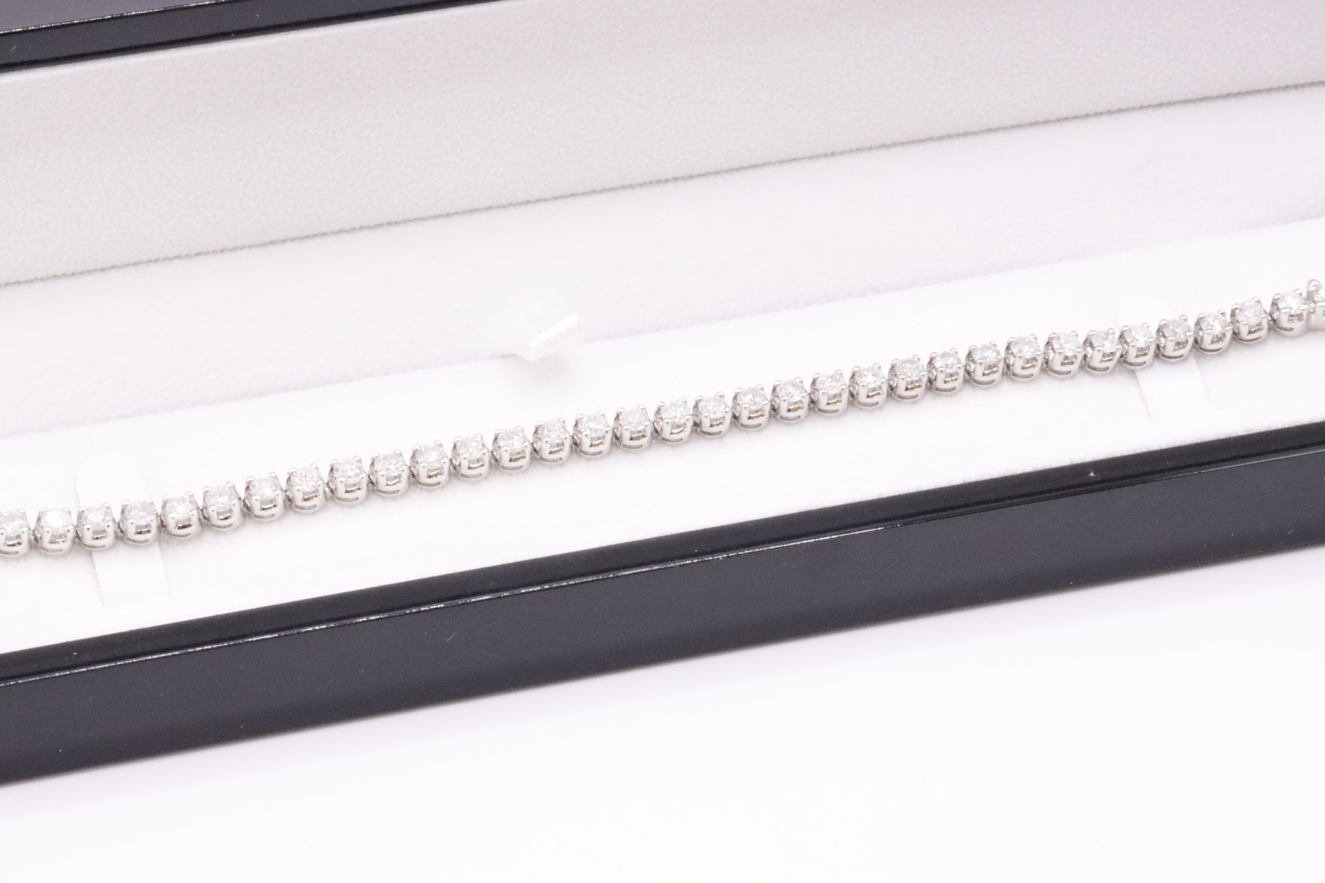 ** ON SALE **7.0 Carat 18ct White Gold Tennis Bracelet set with Round Brilliant Cut Natural Diamonds - Image 25 of 33