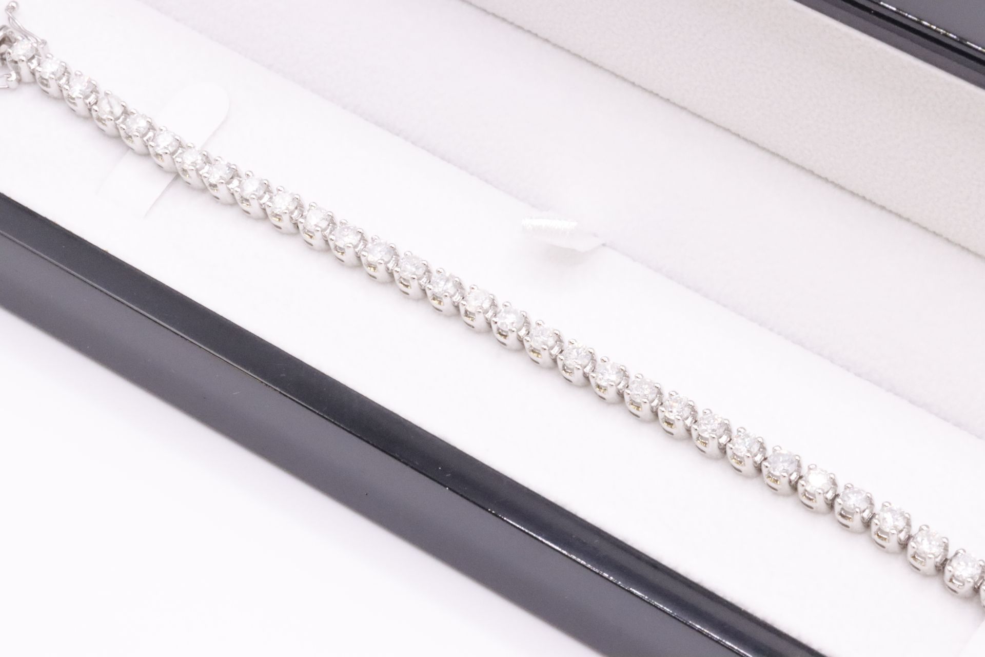 ** ON SALE **7.0 Carat 18ct White Gold Tennis Bracelet set with Round Brilliant Cut Natural Diamonds - Image 23 of 33