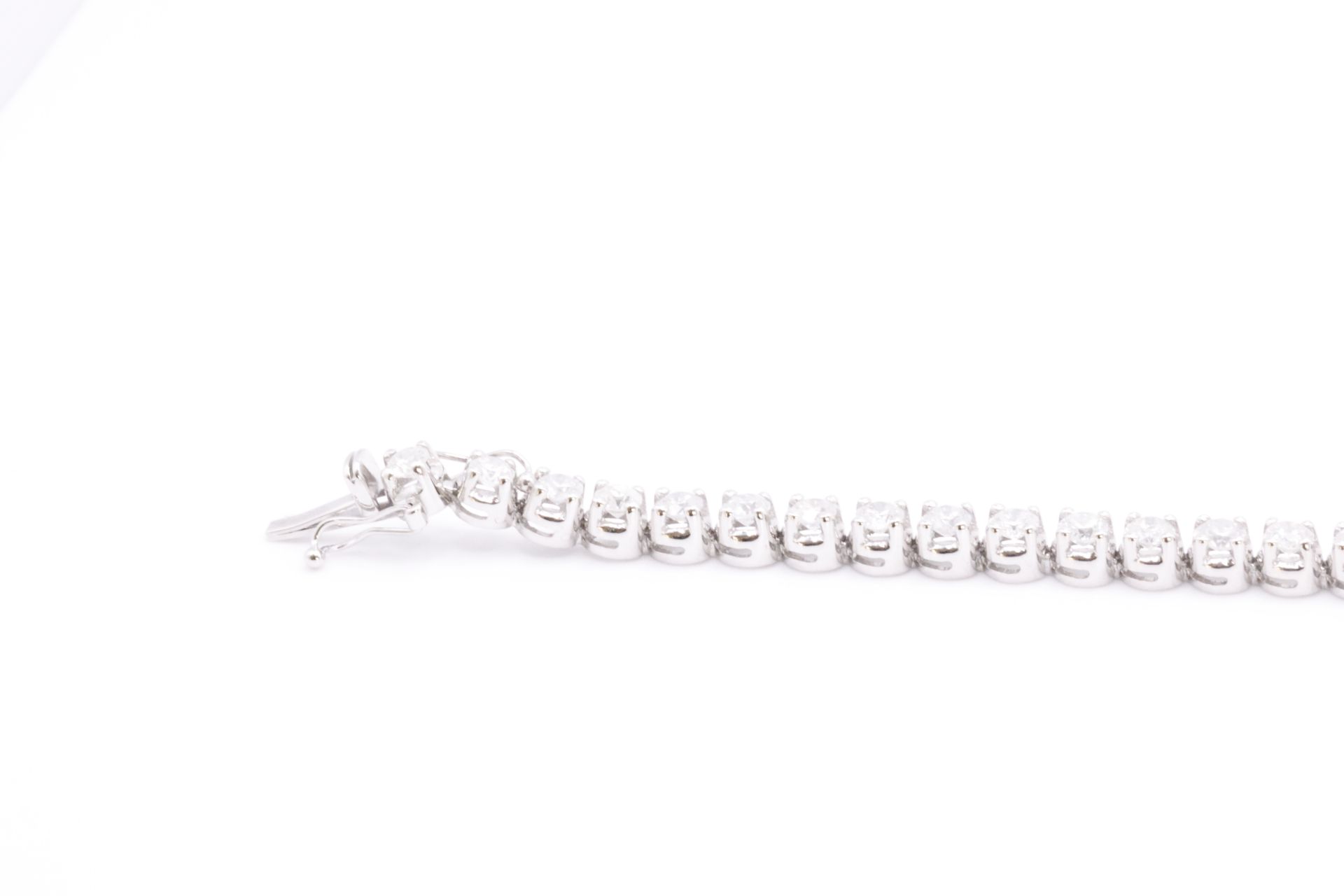 ** ON SALE **7.0 Carat 18ct White Gold Tennis Bracelet set with Round Brilliant Cut Natural Diamonds - Image 18 of 33
