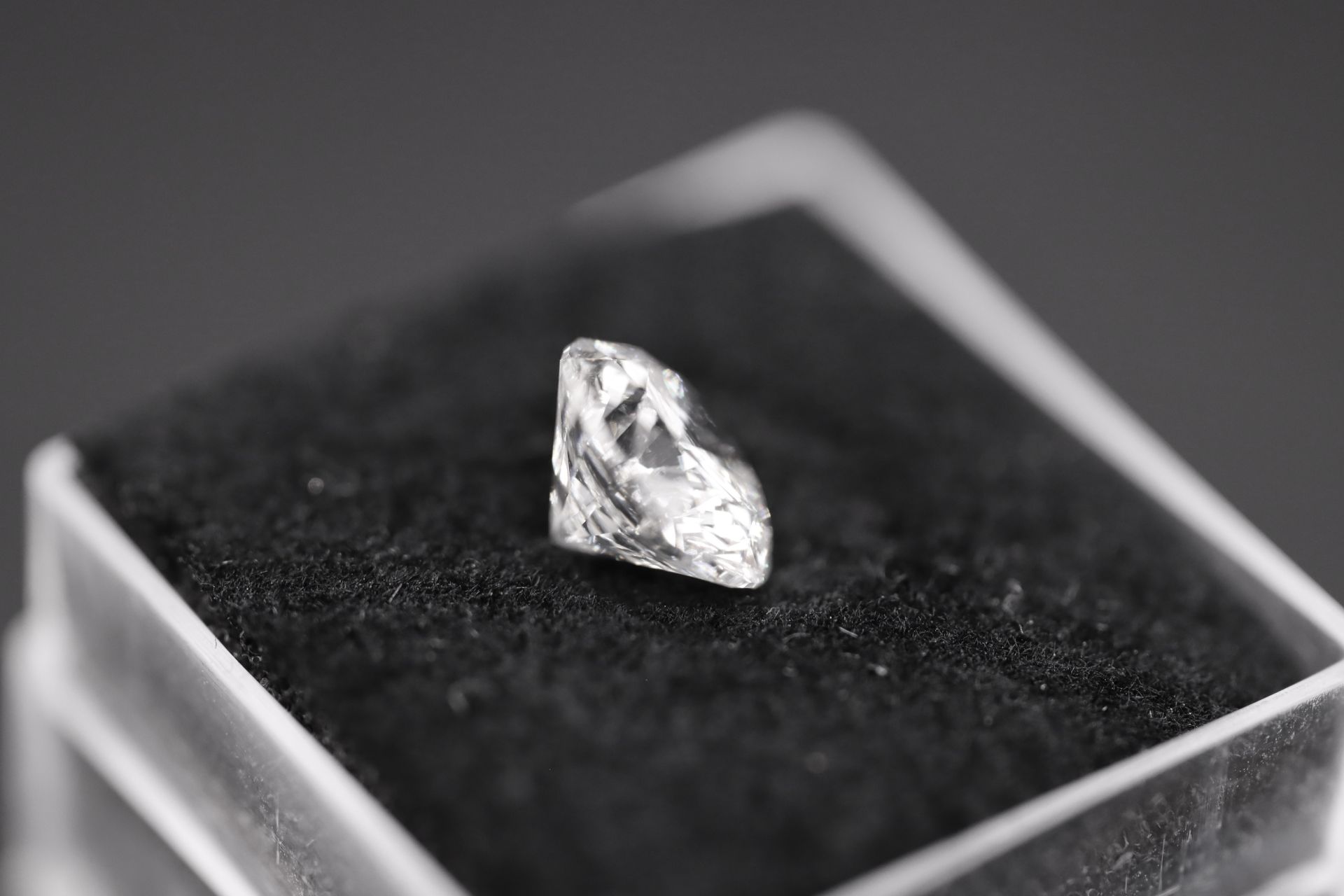 ** ON SALE ** Round Brilliant Cut Natural Diamond 2.00 Carat Colour E Clarity VS2 - AGI Certificate - Image 20 of 22