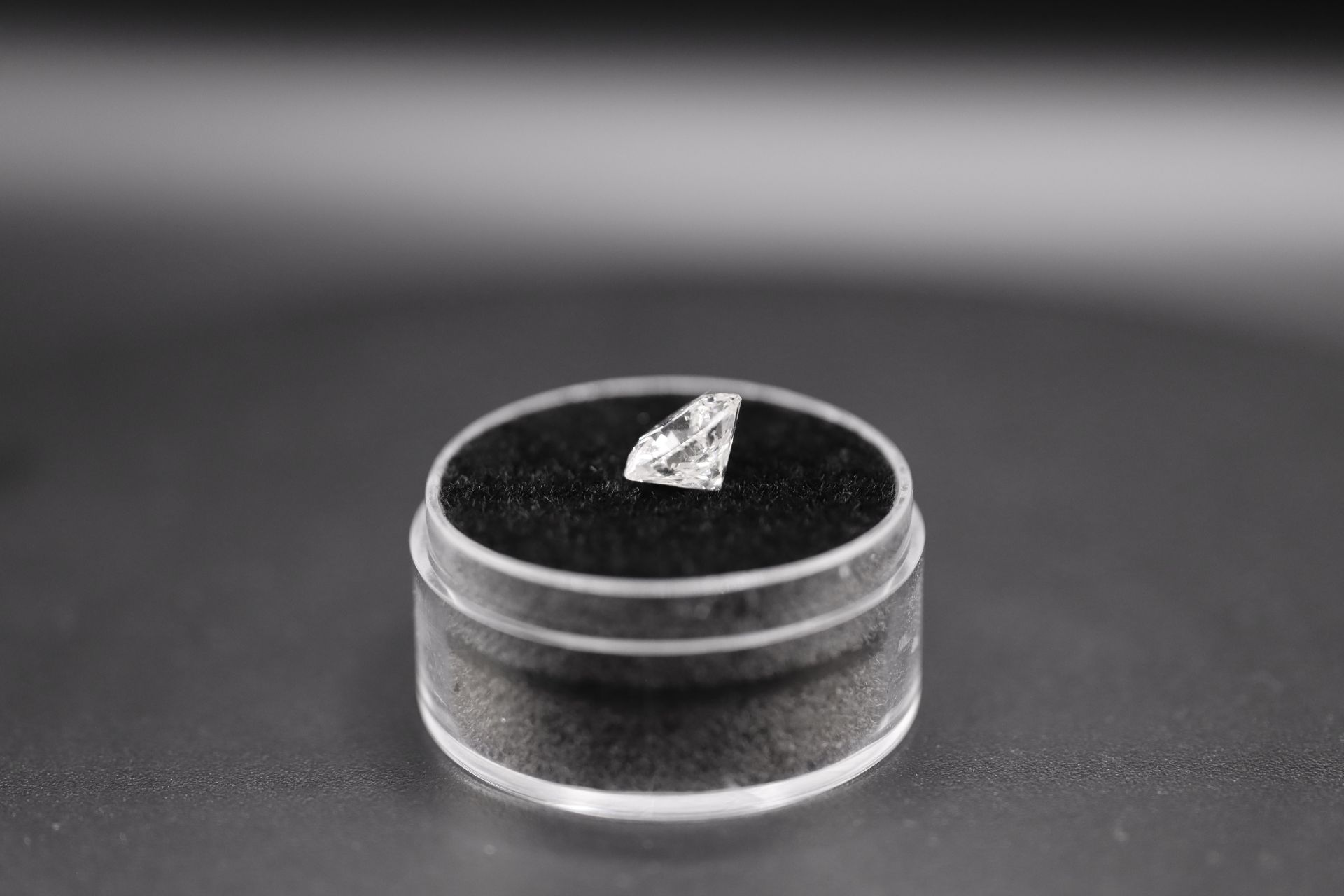 Round Brilliant Cut Natural Diamond 2.01 Carat Colour D Clarity VS1 - DGI Certificate - Image 21 of 24