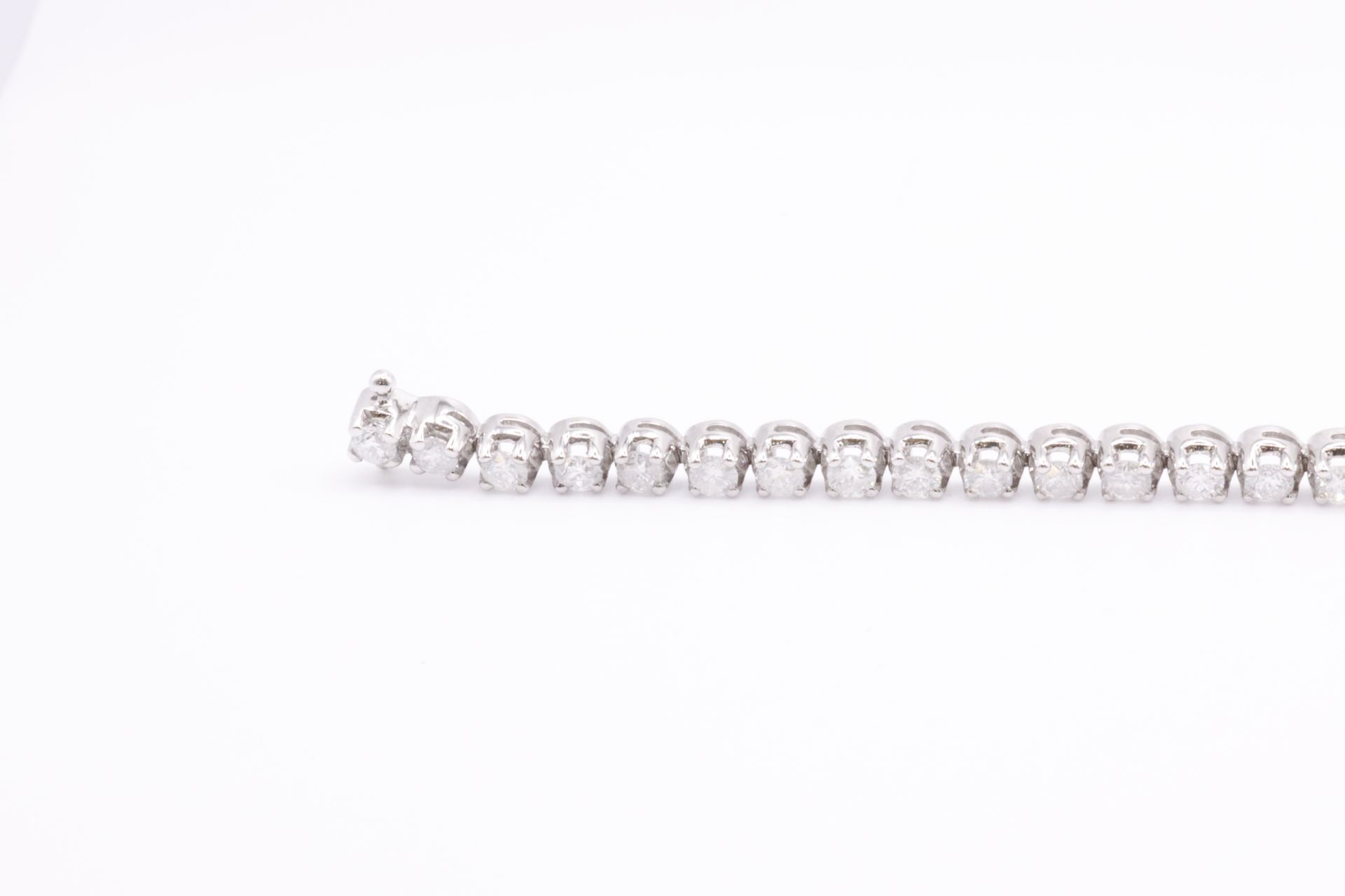 ** ON SALE **7.0 Carat 18ct White Gold Tennis Bracelet set with Round Brilliant Cut Natural Diamonds - Image 33 of 33