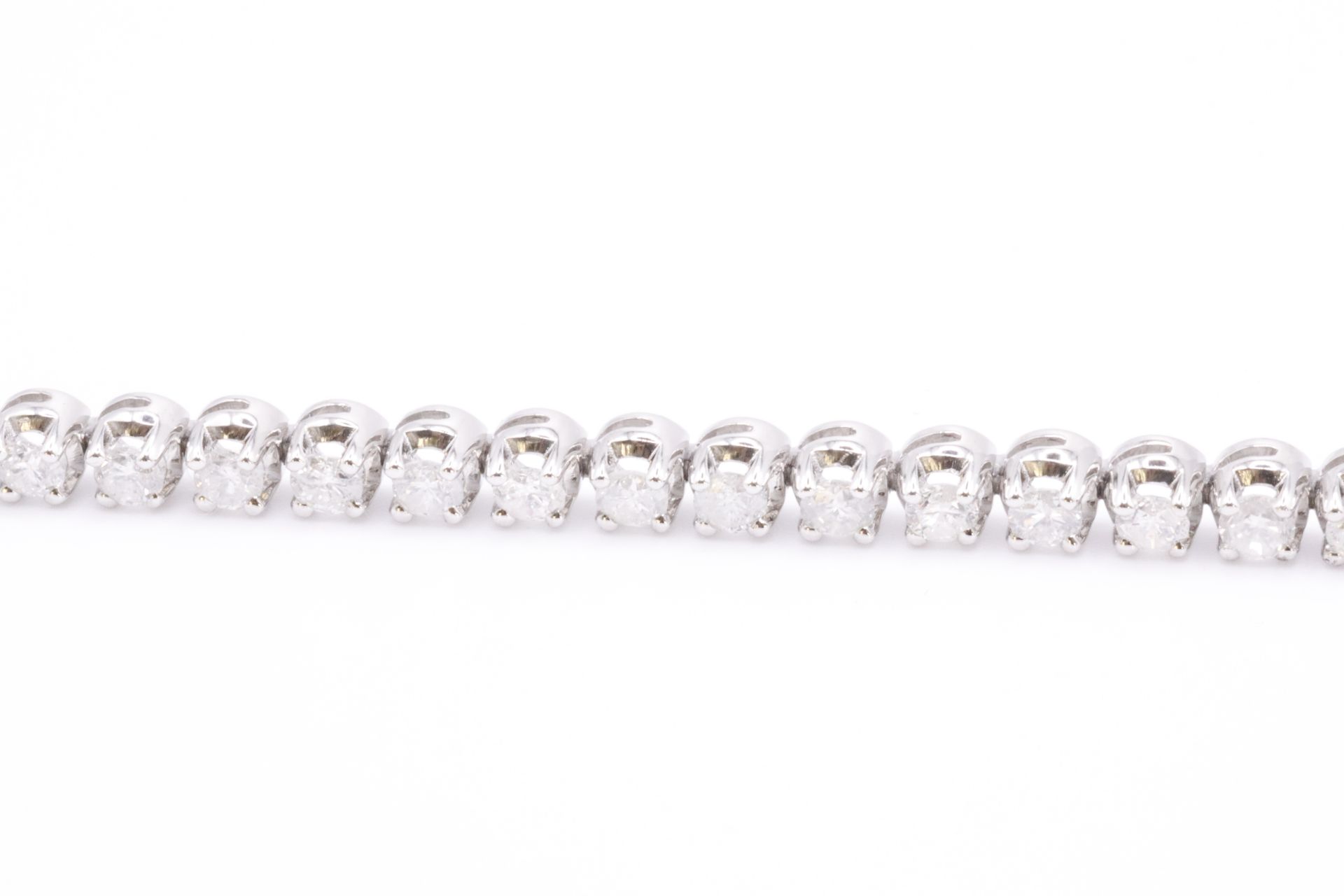 ** ON SALE **7.0 Carat 18ct White Gold Tennis Bracelet set with Round Brilliant Cut Natural Diamonds - Image 29 of 33