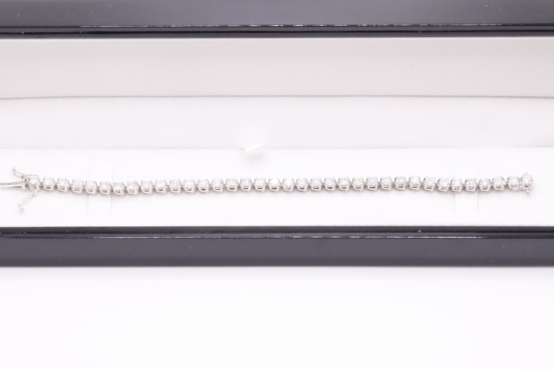 ** ON SALE **7.0 Carat 18ct White Gold Tennis Bracelet set with Round Brilliant Cut Natural Diamonds - Image 21 of 33