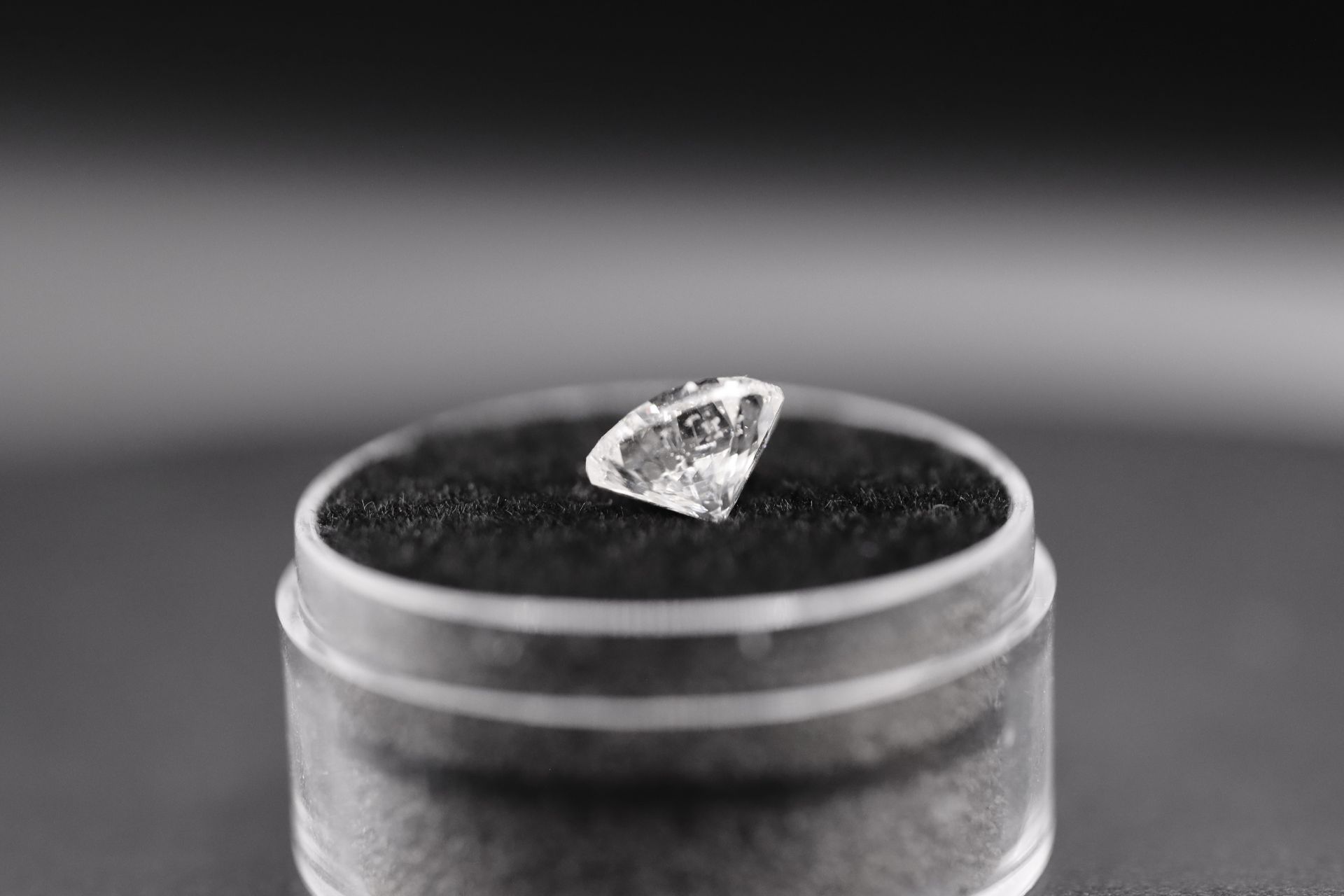 Round Brilliant Cut Natural Diamond 2.01 Carat Colour D Clarity VS1 - DGI Certificate - Image 15 of 24