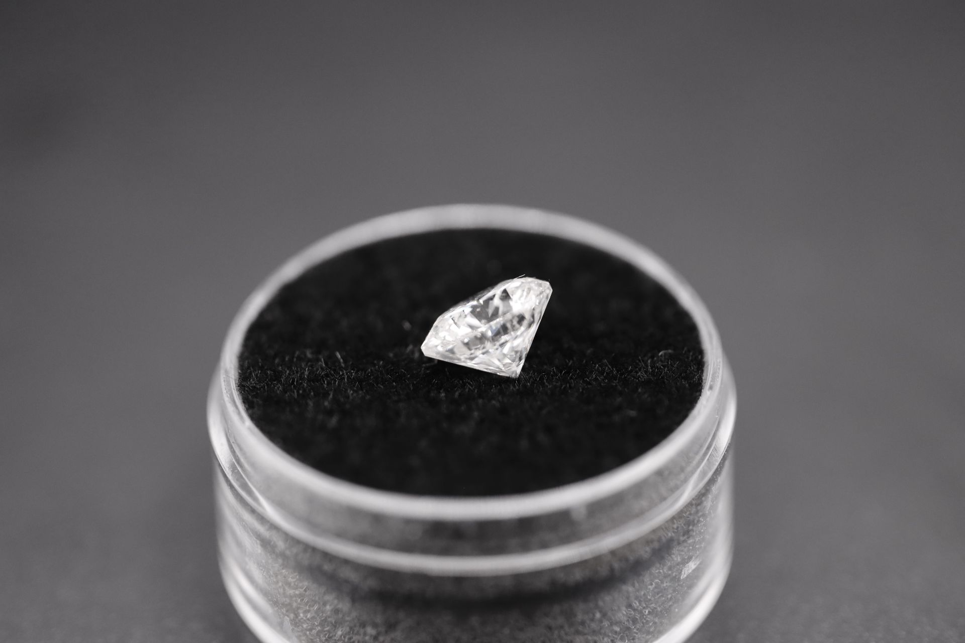 Round Brilliant Cut Natural Diamond 2.01 Carat Colour D Clarity VS1 - DGI Certificate - Image 3 of 24