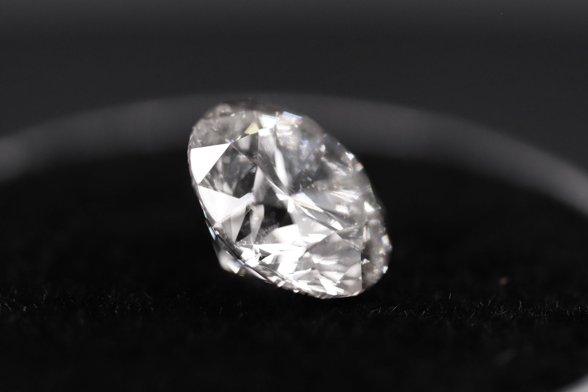 Round Brilliant Cut Natural Diamond 2.05 Carat Colour E Clarity VS2 - AGI Certificate - Image 9 of 19