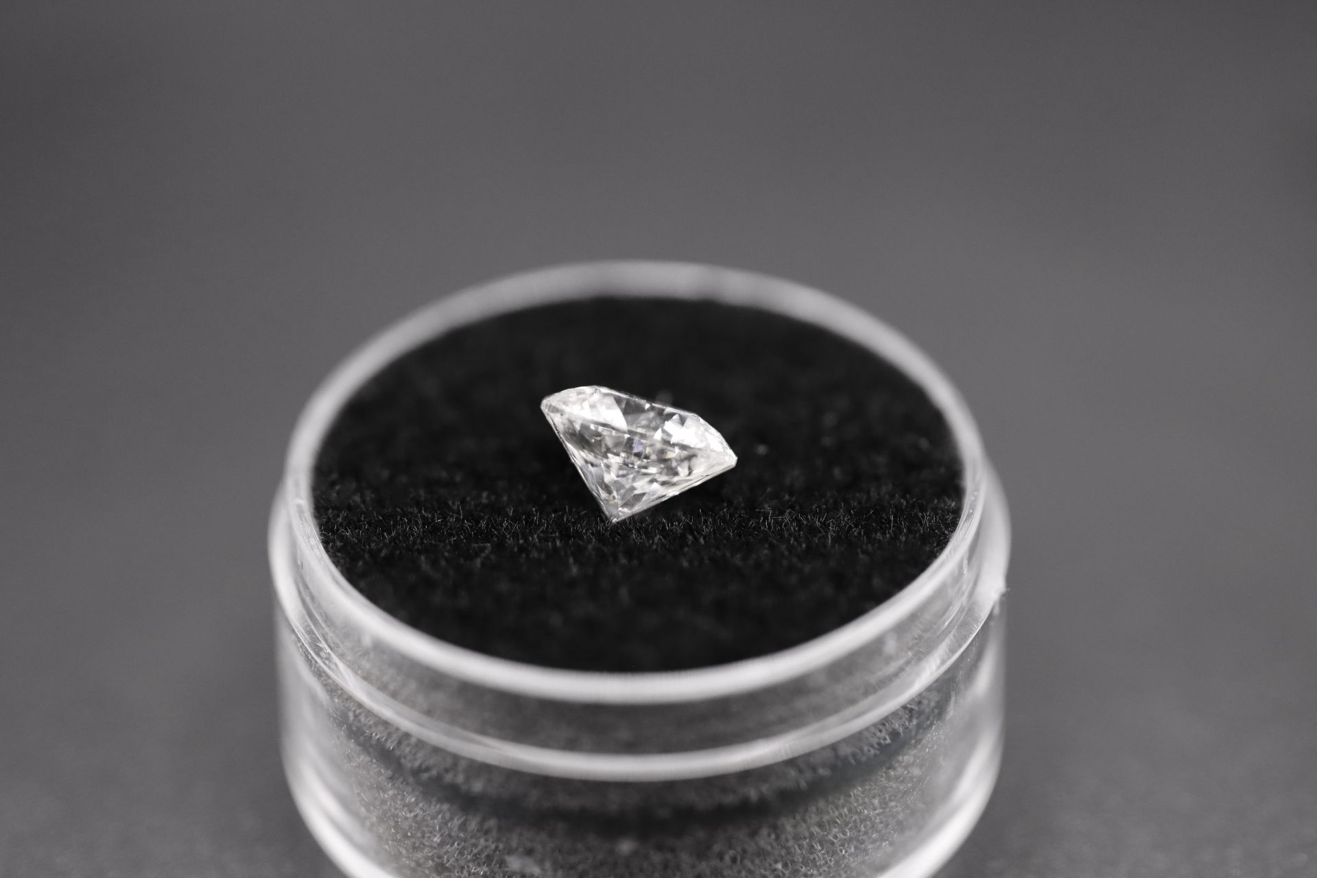 Round Brilliant Cut Natural Diamond 2.01 Carat Colour D Clarity VS1 - DGI Certificate - Image 4 of 24