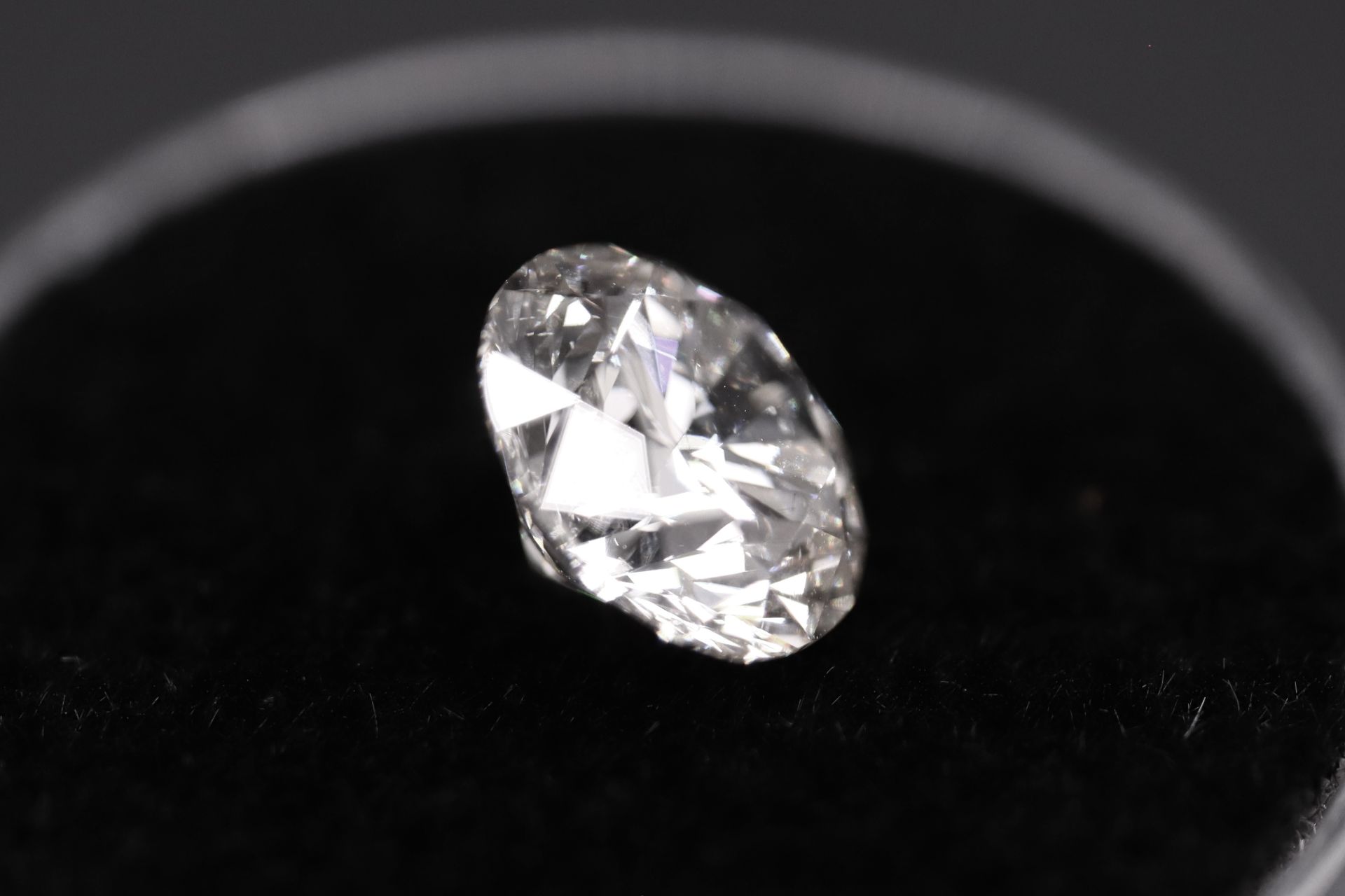 Round Brilliant Cut Natural Diamond 2.05 Carat Colour E Clarity VS2 - AGI Certificate - Image 16 of 19