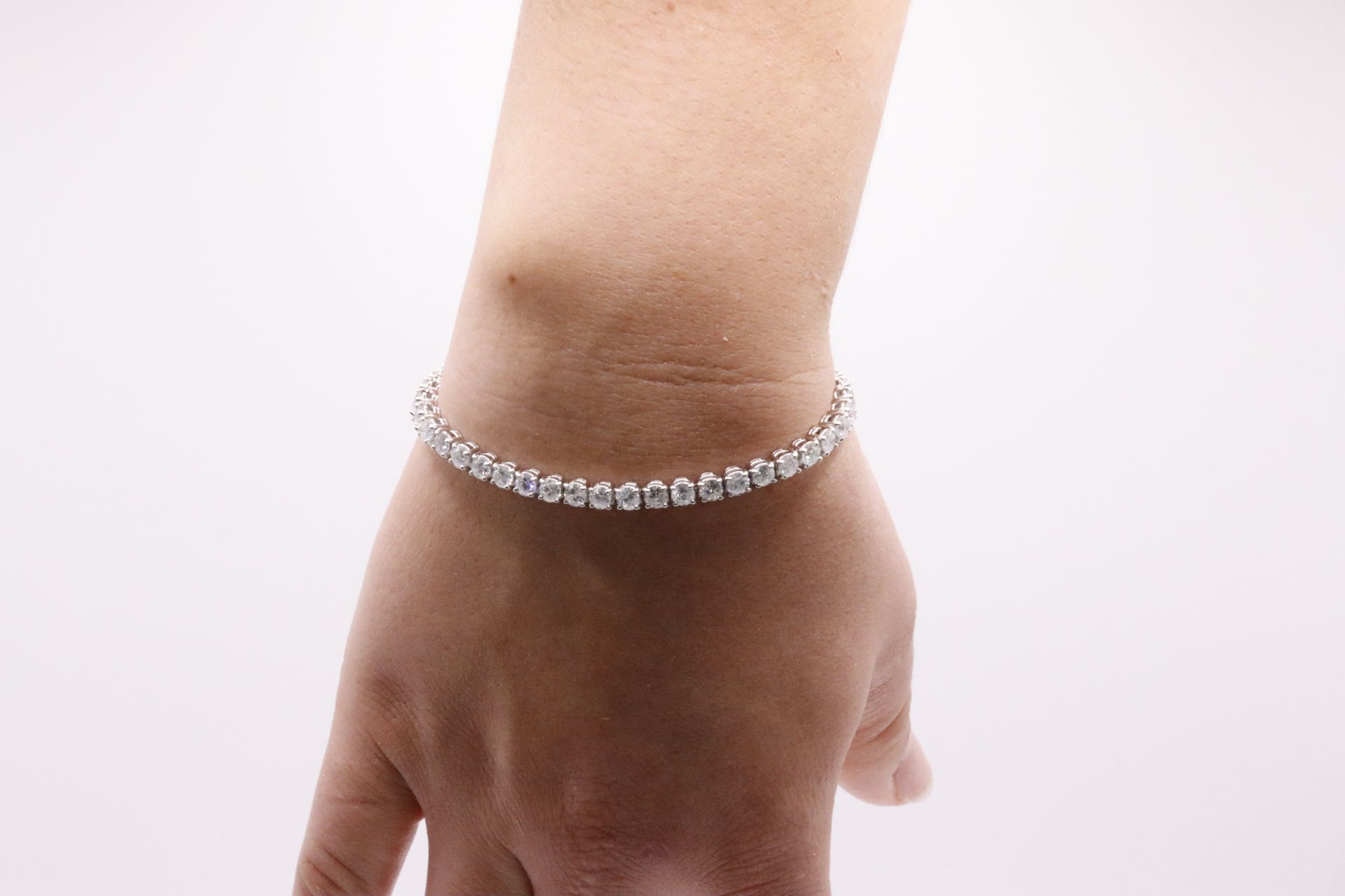 Brand New 9.0 Carat 18ct White Gold Tennis Bracelet set with Round Brilliant Cut Natural Diamonds - Image 9 of 12