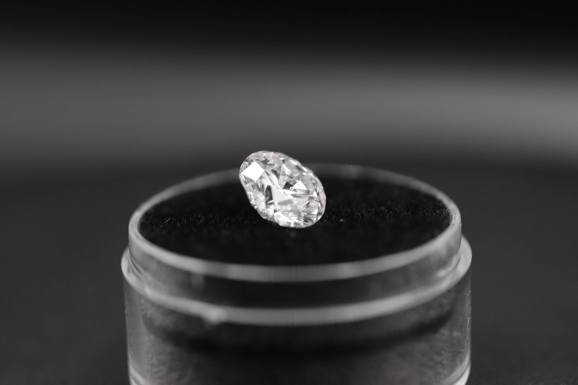 Round Brilliant Cut Natural Diamond 2.01 Carat Colour D Clarity VS1 - DGI Certificate - Image 11 of 24