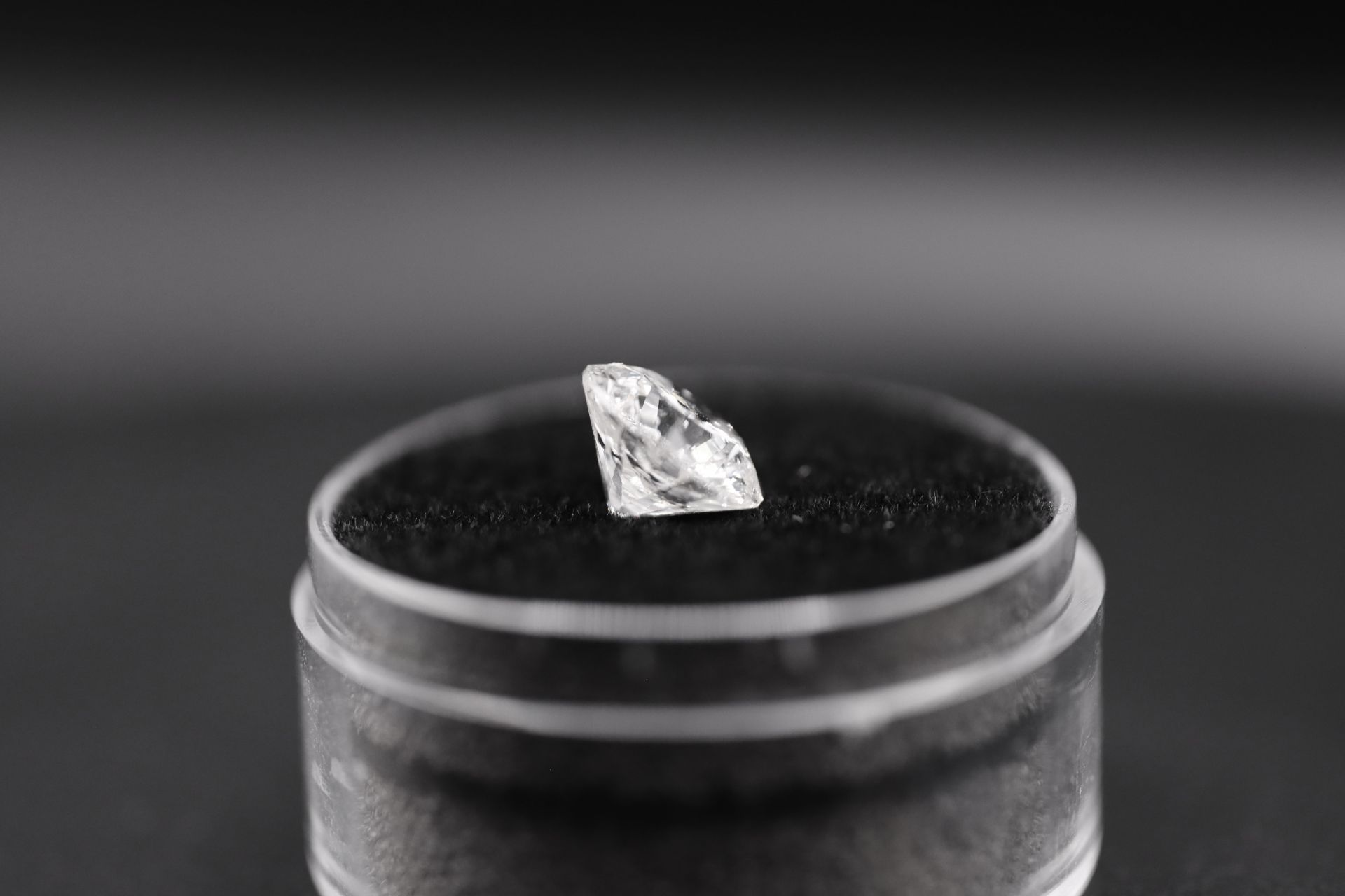 Round Brilliant Cut Natural Diamond 2.01 Carat Colour D Clarity VS1 - DGI Certificate - Image 10 of 24