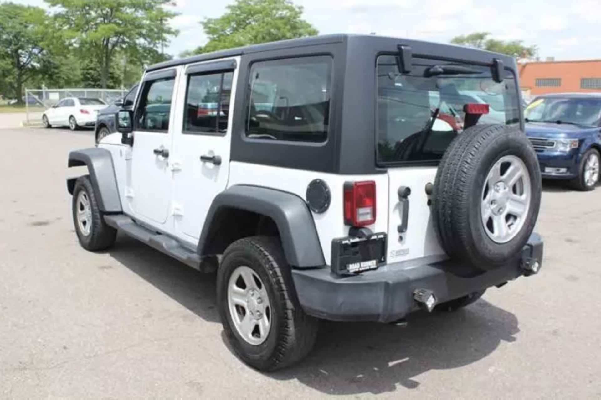 Jeep Wrangler 3.6L V6 Unlimited Sport 4WD Auto Convertible Hardtop '2017 Year' A/C - ULEZ Compliant - Image 7 of 16