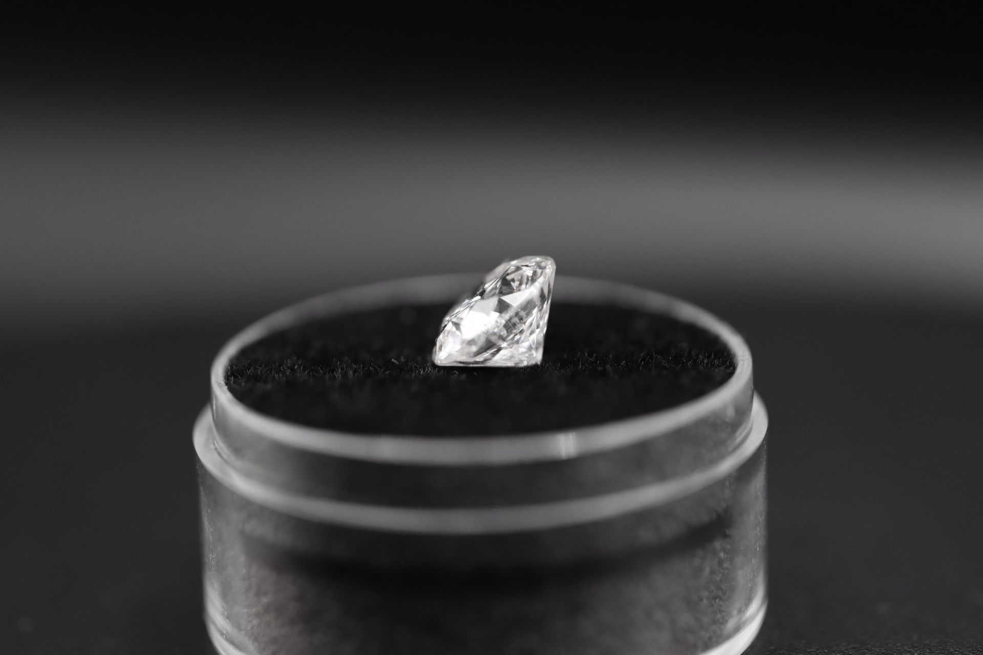 Round Brilliant Cut Natural Diamond 2.01 Carat Colour D Clarity VS1 - DGI Certificate - Image 14 of 24