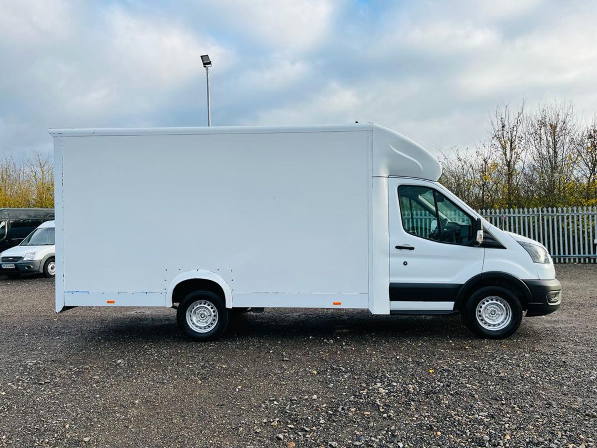 Ford Transit Leader 2.0 TDCI EcoBlue T350 Low Loader Luton 2020 '70 Reg' - ULEZ Compliant - Image 3 of 17