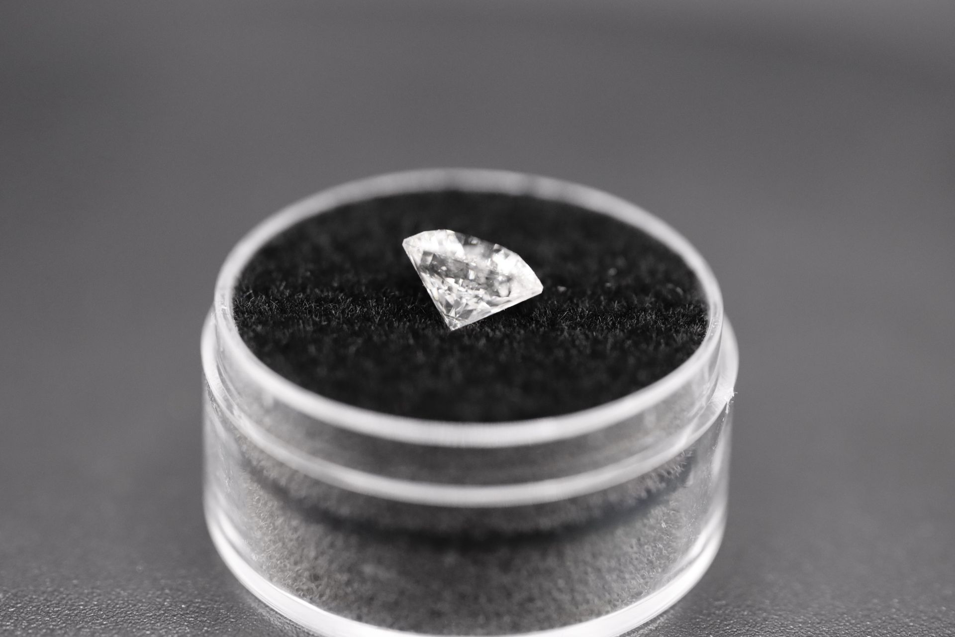 Round Brilliant Cut Natural Diamond 2.01 Carat Colour D Clarity VS1 - DGI Certificate - Image 23 of 24