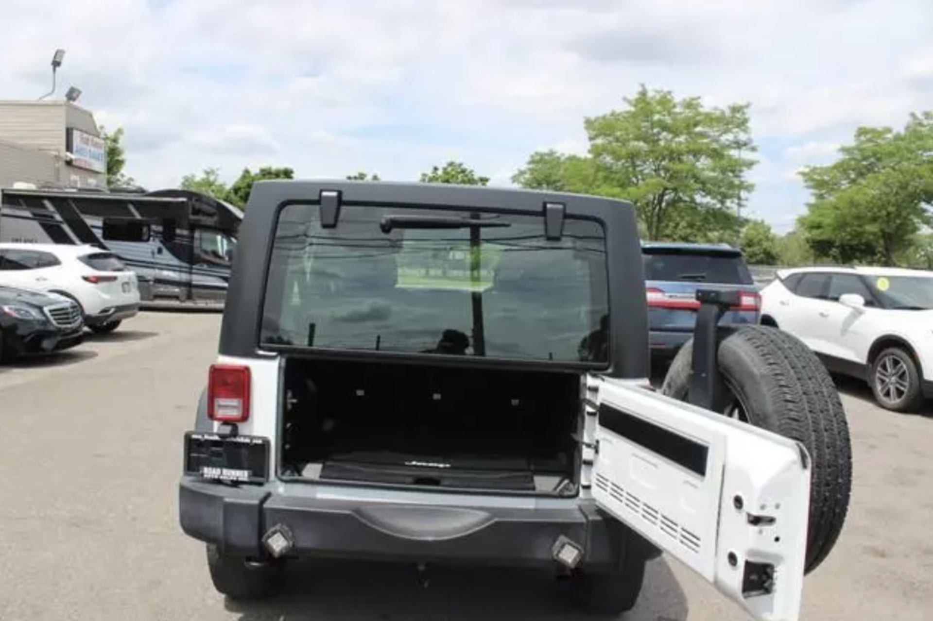 Jeep Wrangler 3.6L V6 Unlimited Sport 4WD Auto Convertible Hardtop '2017 Year' A/C - ULEZ Compliant - Image 10 of 16