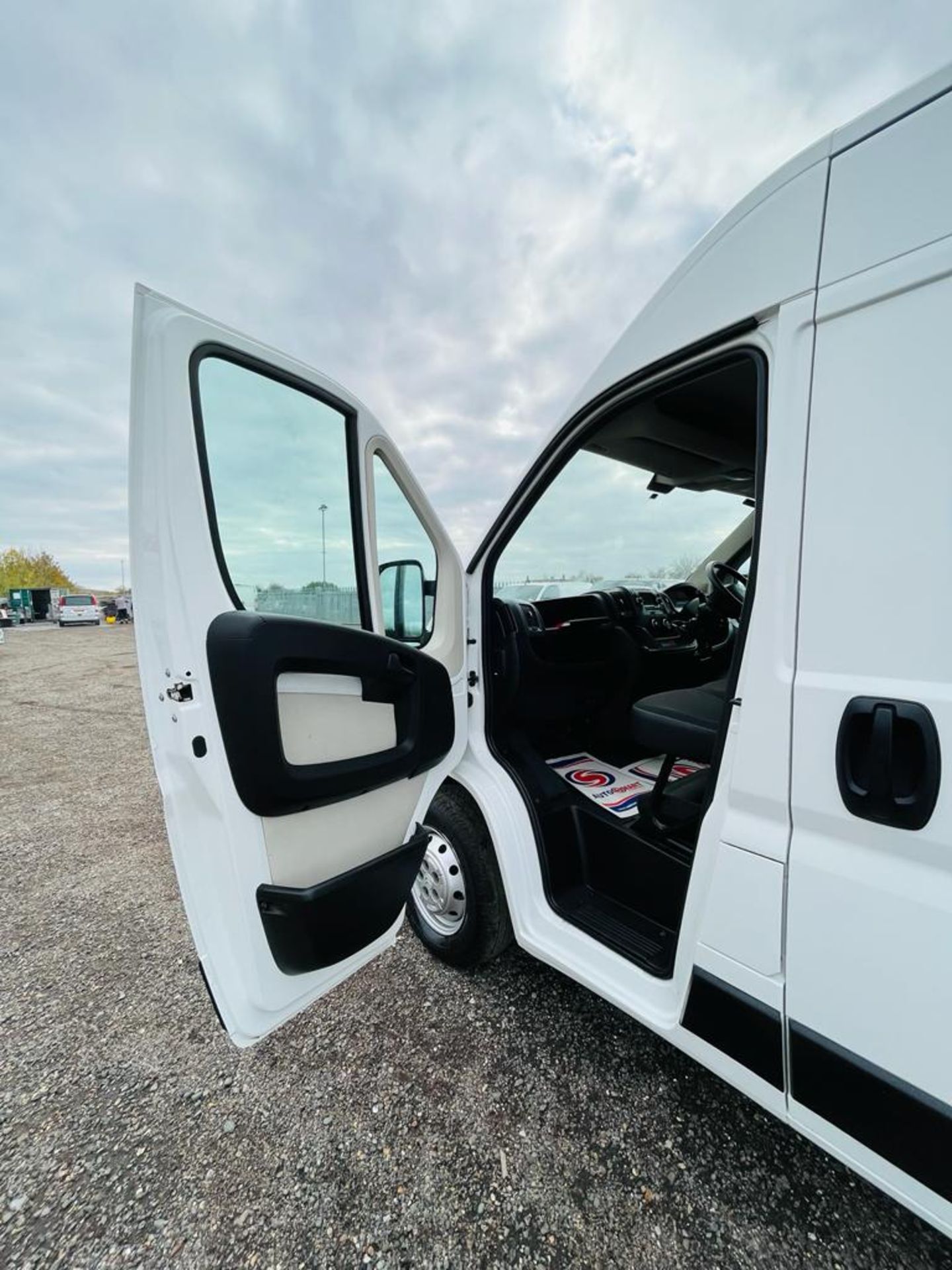 ** ON SALE ** Citroen Relay 2.0 BlueHDI 130 L3 H2 Enterprise 2019 '19 Reg' Sat Nav - A/C - Image 17 of 22