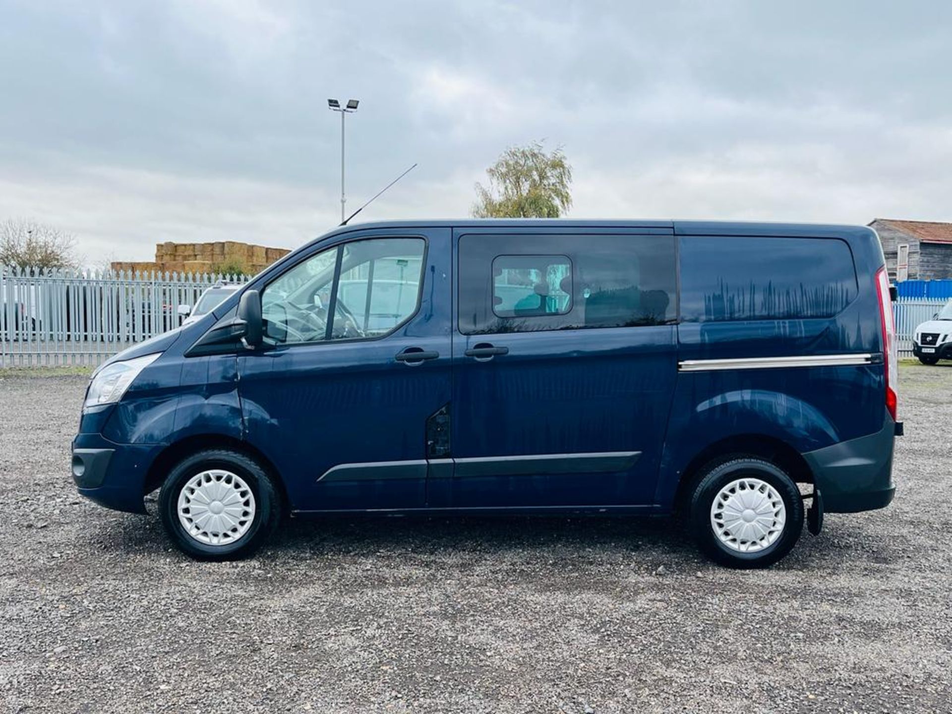 ** On Sale ** Ford Transit Custom Trend 2.2 TDCI 125 L1 H1 290 2013 '63 Reg' - Crew Van - 6 Seats - Image 10 of 24