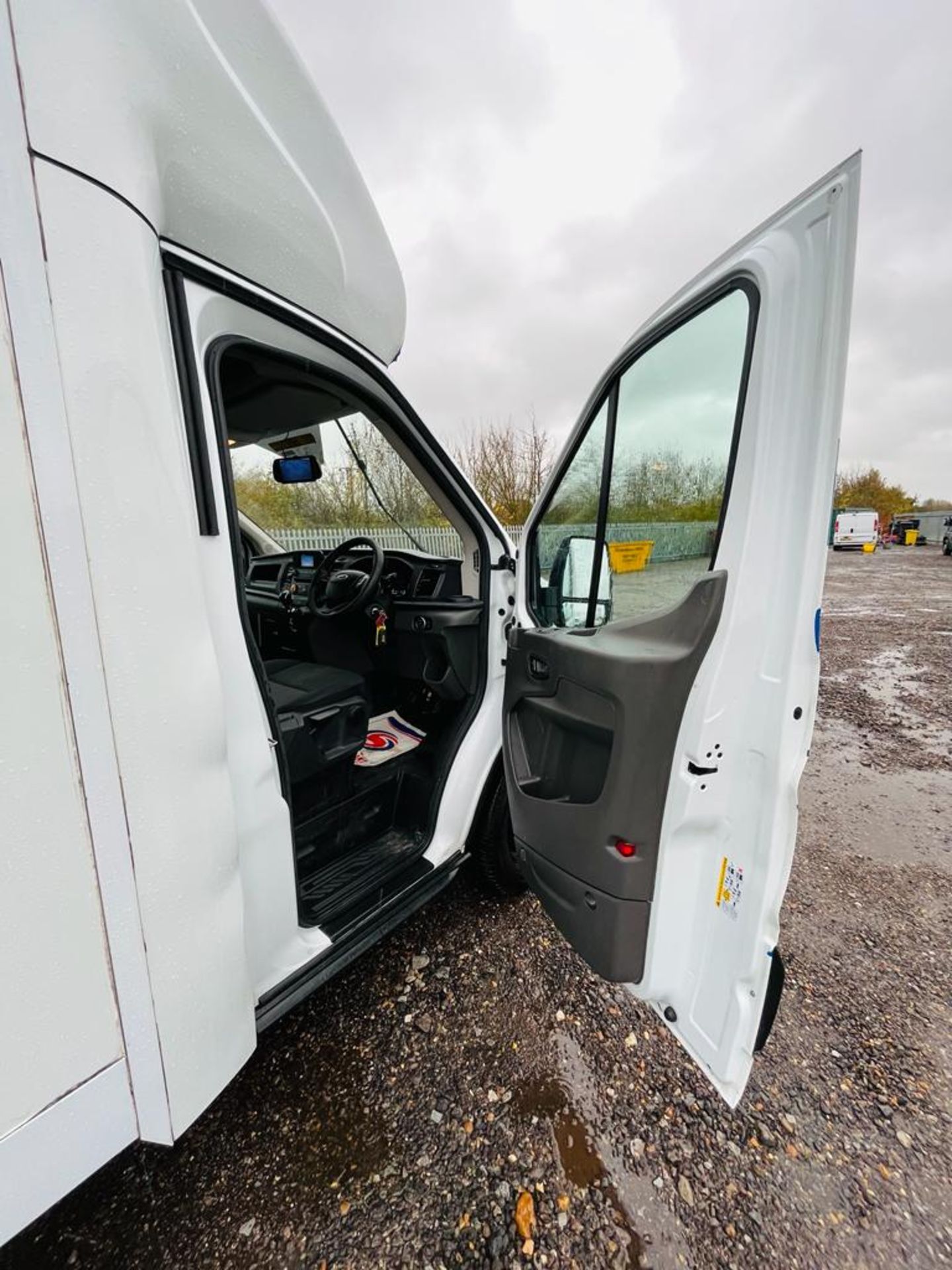 Ford Transit Leader 2.0 TDCI EcoBlue T350 Low Loader Luton 2020 '70 Reg' - ULEZ Compliant - Image 13 of 17