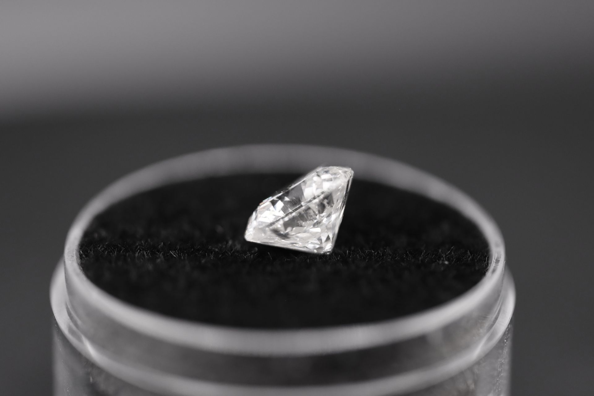 Round Brilliant Cut Natural Diamond 2.01 Carat Colour D Clarity VS1 - DGI Certificate - Image 19 of 24