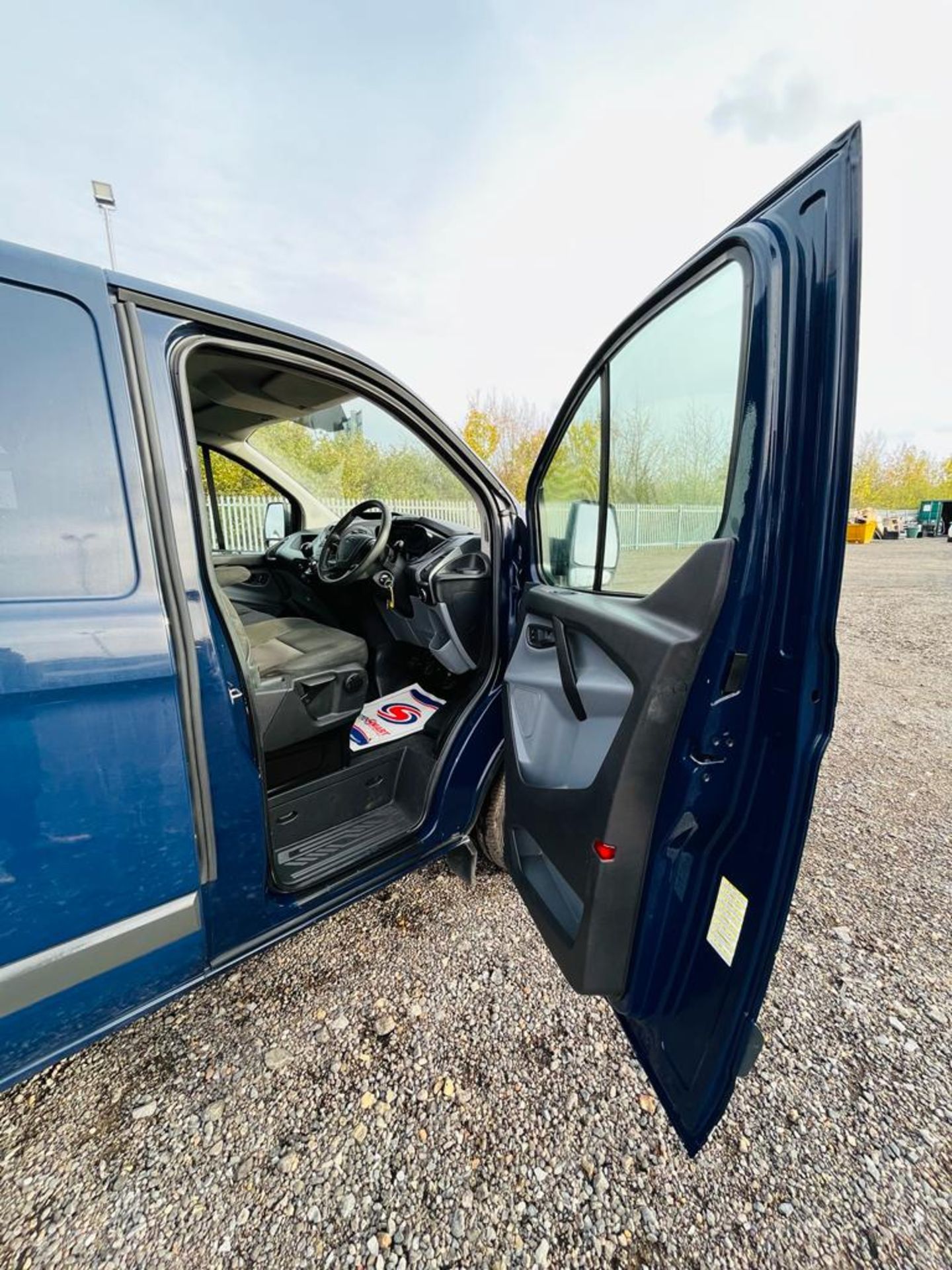 ** ON SALE ** Ford transit Custom 2.2 TDCI Eco Tech 100 270 2015 '65 Reg' - Panel Van - Image 16 of 22