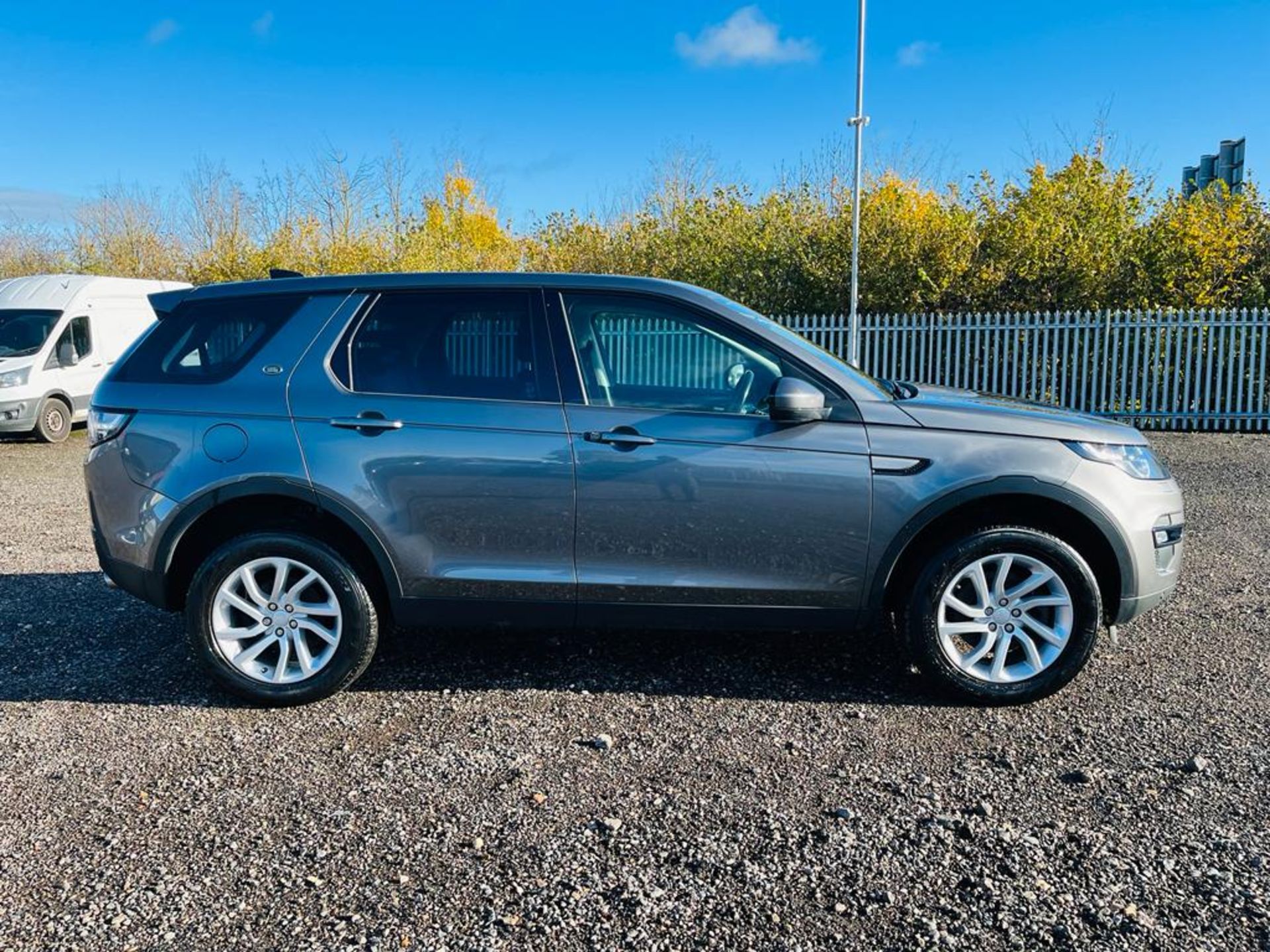 ** ON SALE **Land Rover Discovery Sport SE Tech 2.0 TD4 180 4WD 2017 '67 Reg' - 7 Seats - Sat Nav - Image 8 of 24