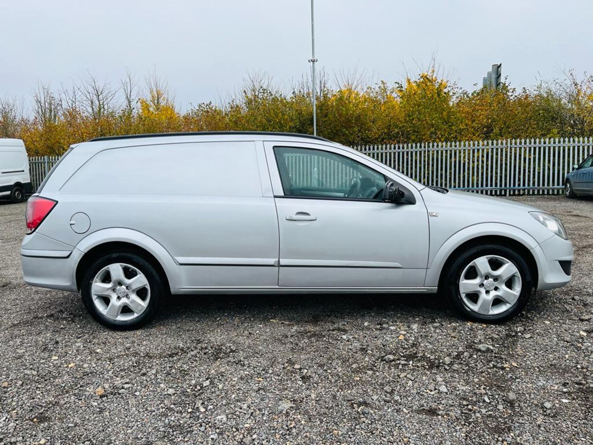 **On Sale** Vauxhall Astra Sportive 1.7 CDTI EcoTec 2011 '11 Reg' - Panel Van - A/C - Image 9 of 25