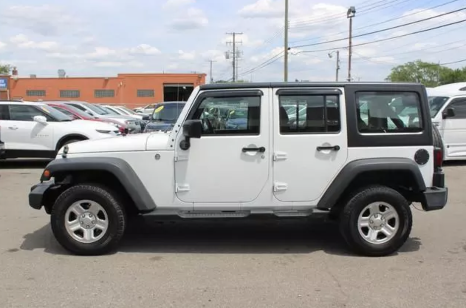 Jeep Wrangler 3.6L V6 Unlimited Sport 4WD Auto Convertible Hardtop '2017 Year' A/C - ULEZ Compliant - Image 8 of 16