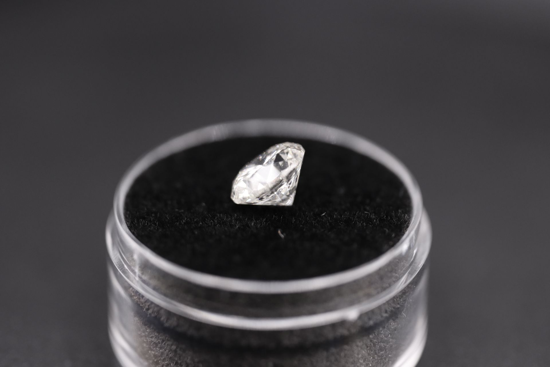 Round Brilliant Cut Natural Diamond 2.06 Carat Colour F Clarity VS2 - AGI Certificate - Image 25 of 25