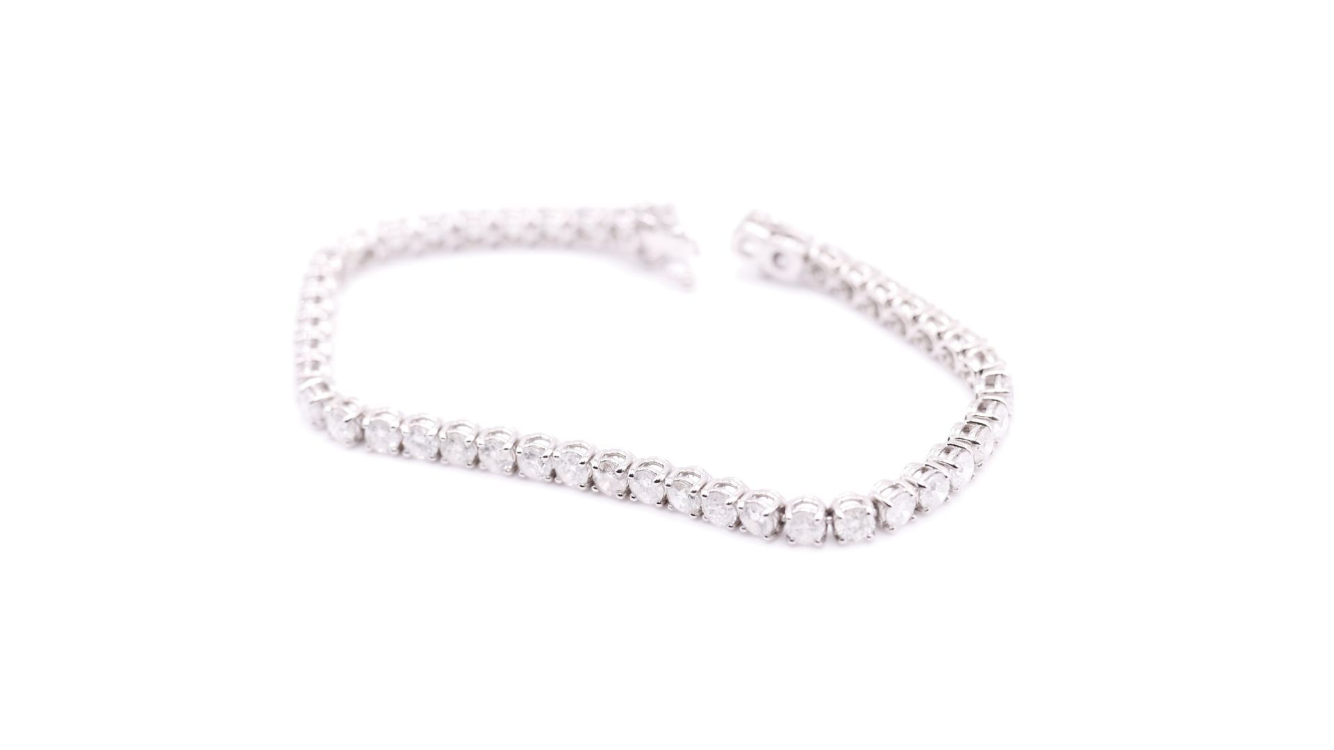 Brand New 9.0 Carat 18ct White Gold Tennis Bracelet set with Round Brilliant Cut Natural Diamonds - Image 4 of 11