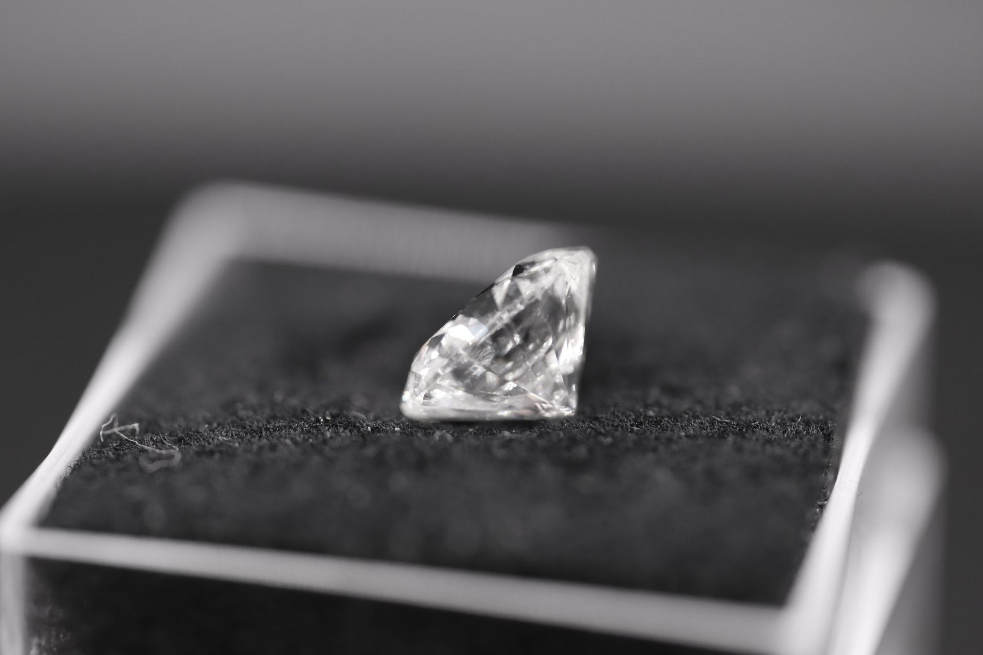 Round Brilliant Cut Natural Diamond 2.03 Carat Colour H Clarity VS1 - EGL Certificate - Image 3 of 12