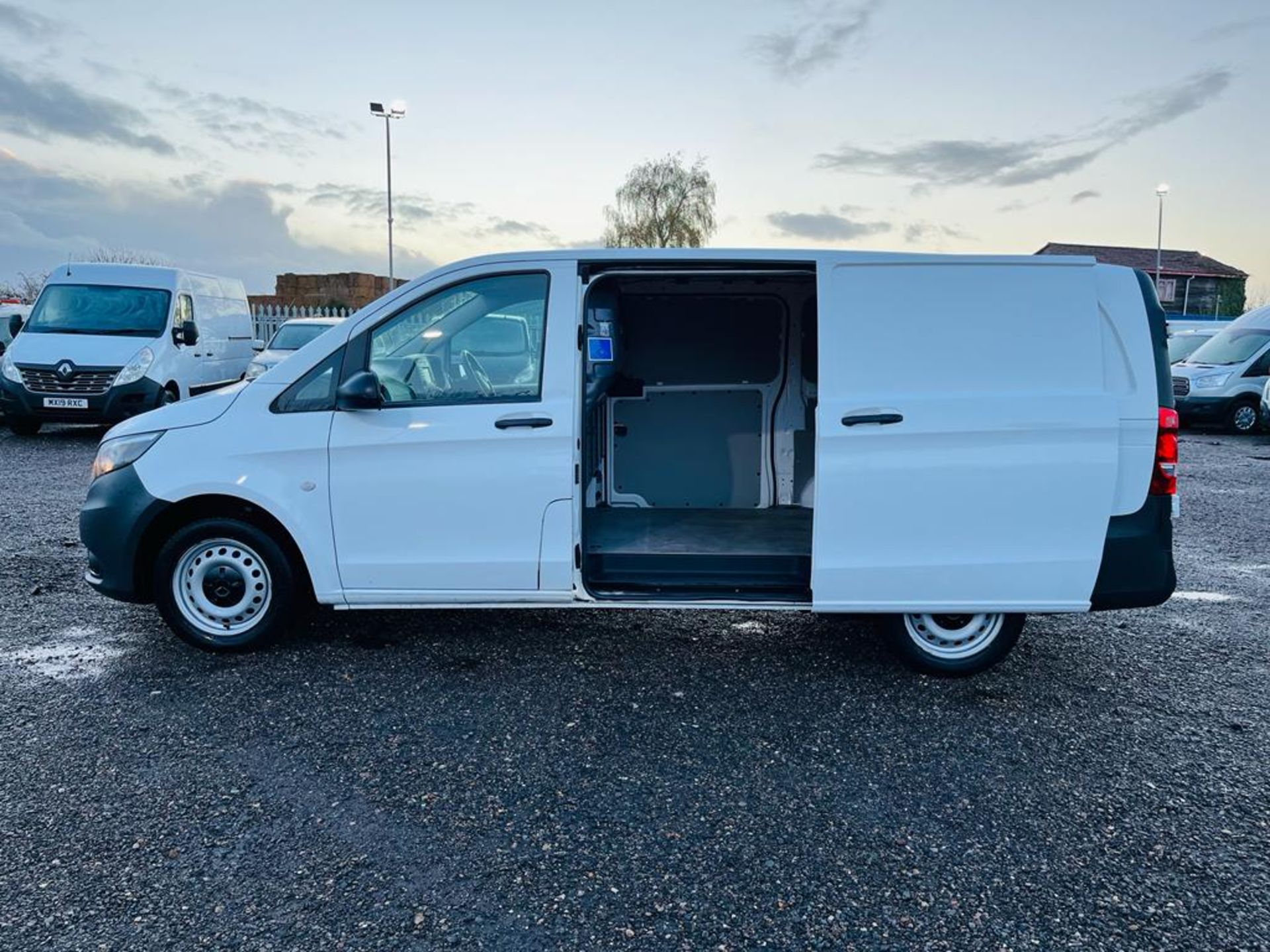 Mercedes Benz Vito 111 1.6 CDI Long wheel Base 2019 '19 Reg' - Sat Nav - ULEZ Compliant - Image 12 of 25